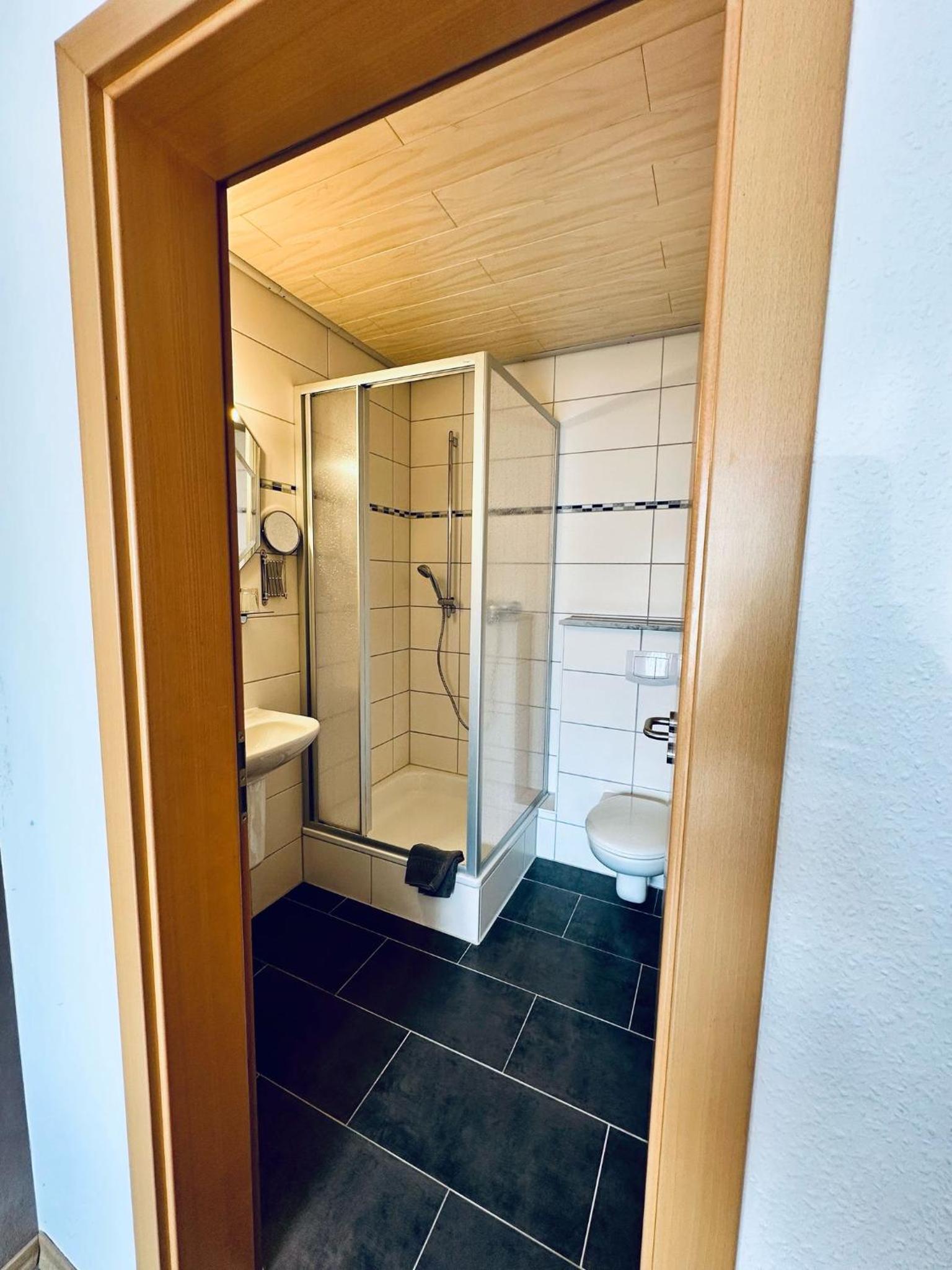 Standard Double Room - Photo 4
