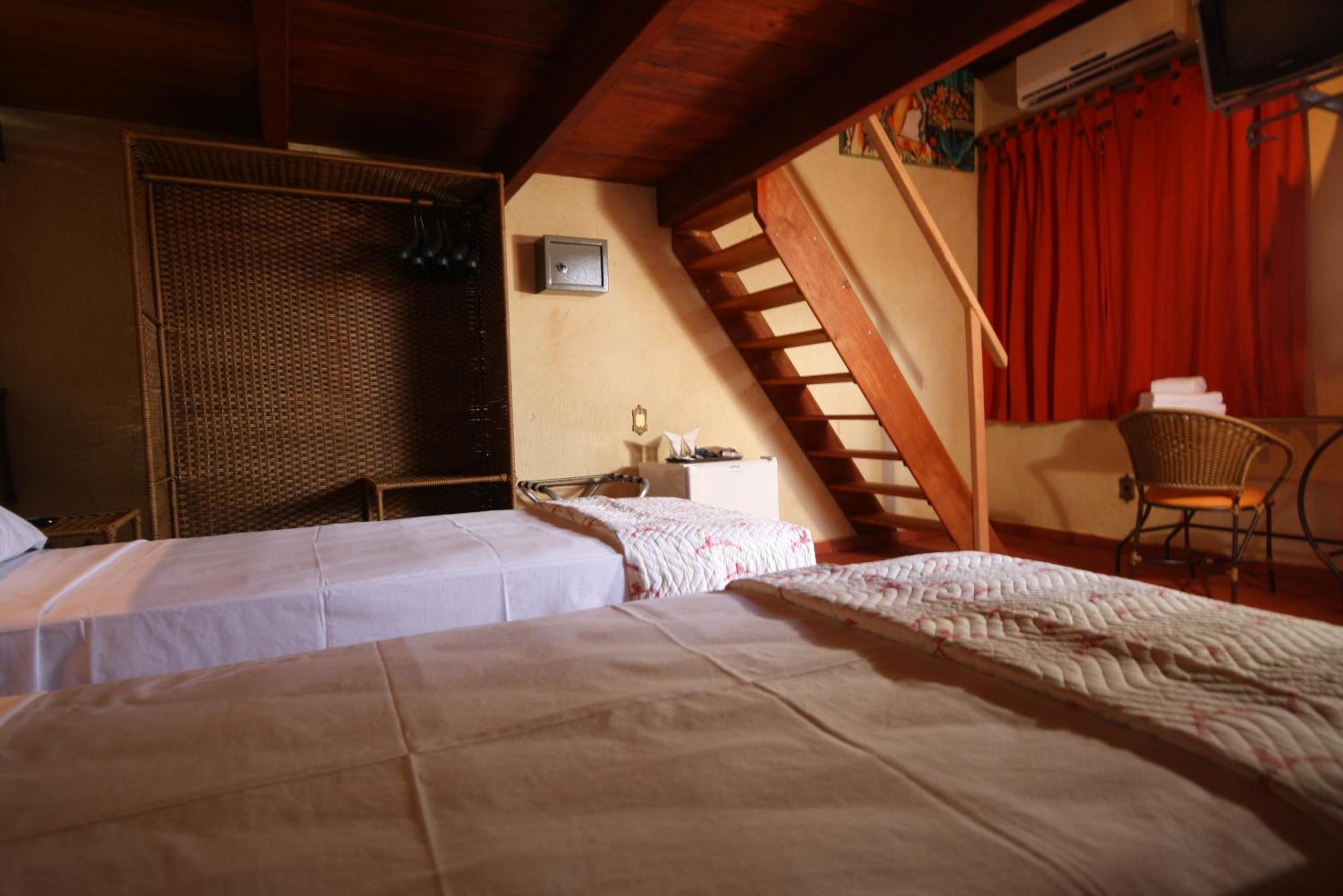 Family Double Room with Pool View - Photo 5