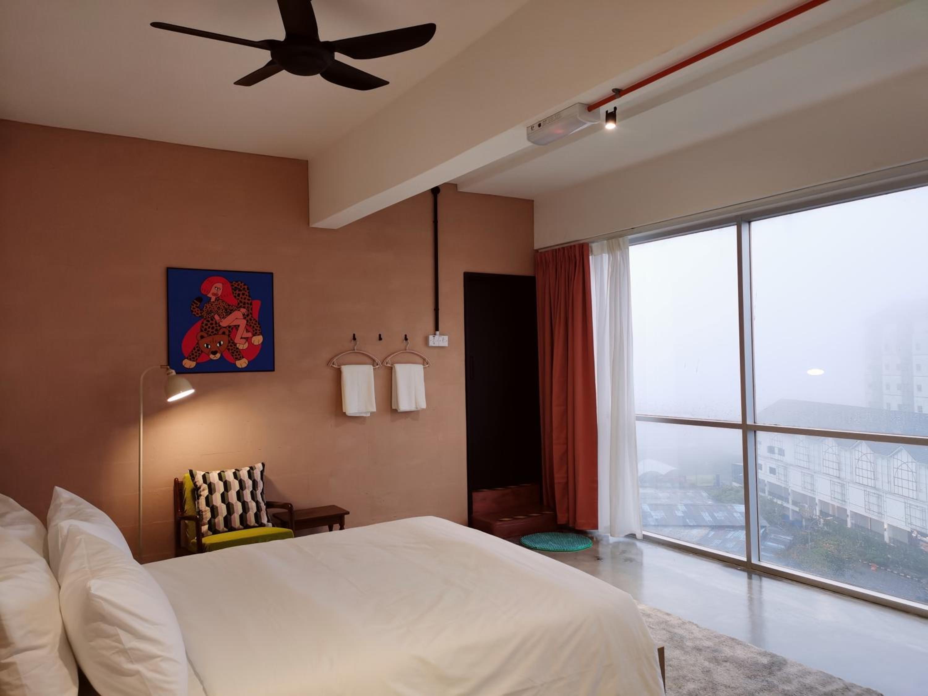 Deluxe Queen Room - Photo 14