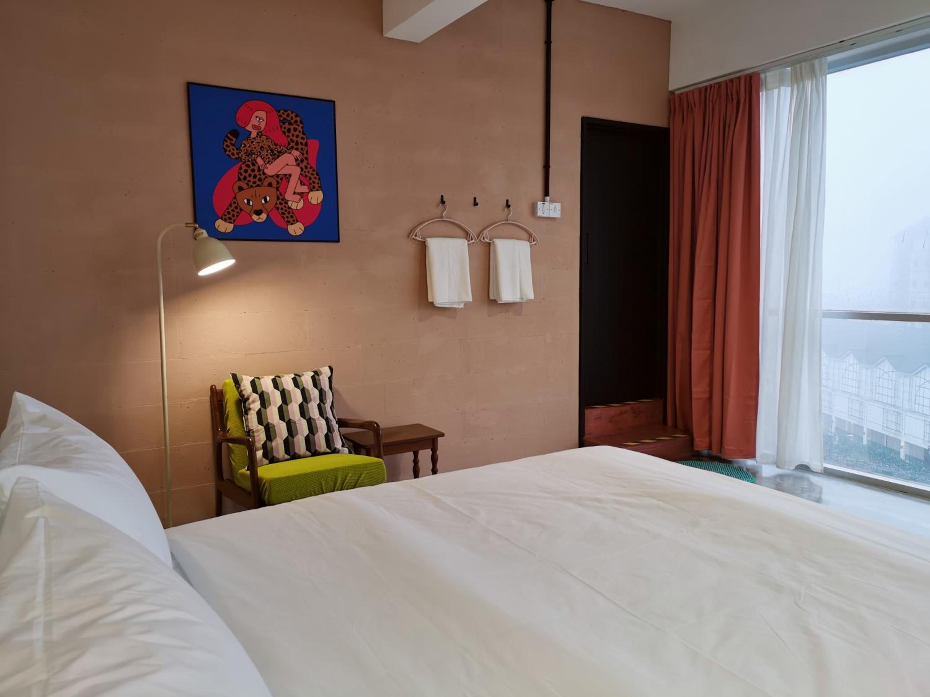 Deluxe Queen Room - Photo 15