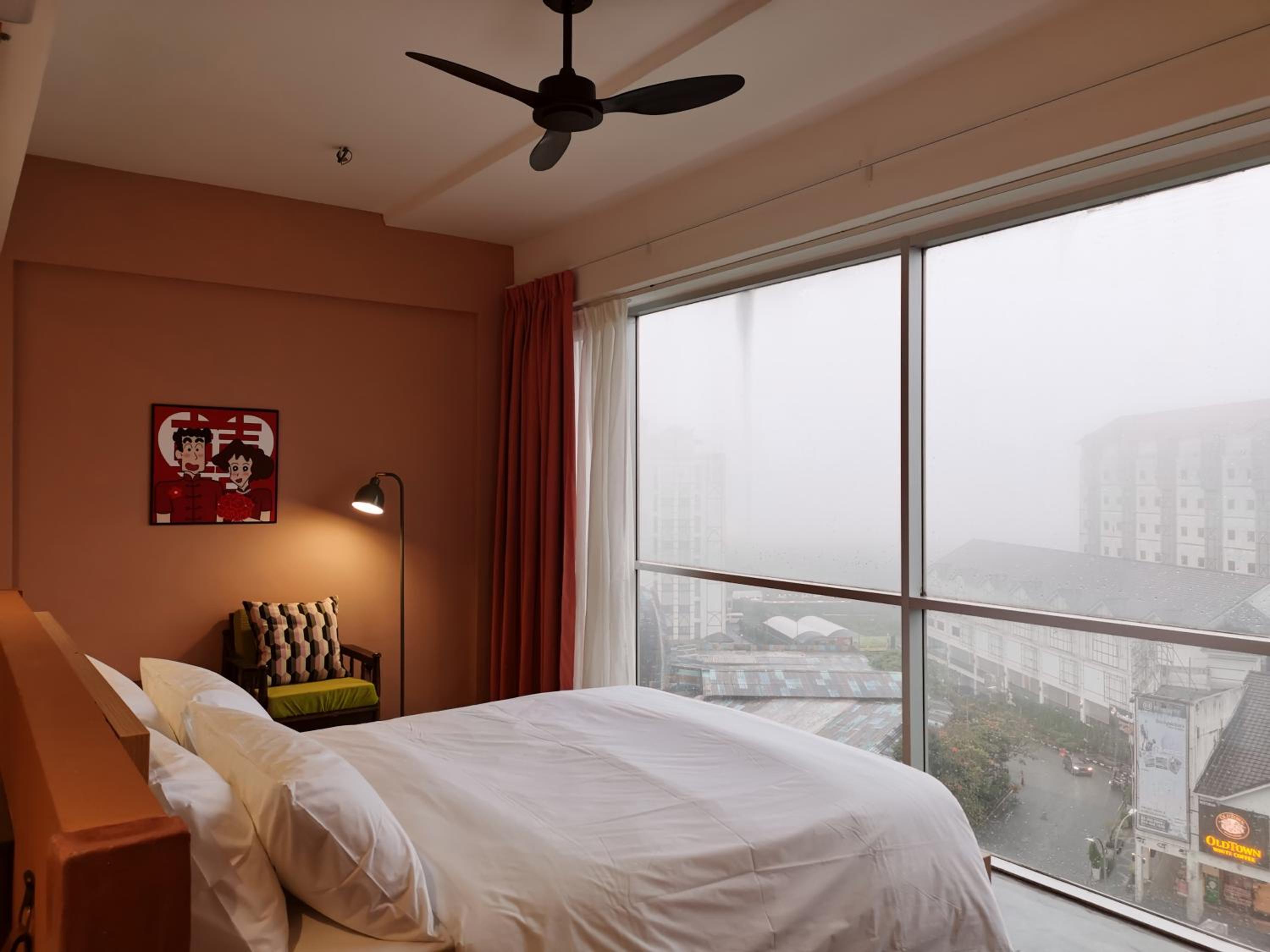 Deluxe Queen Room - Photo 8