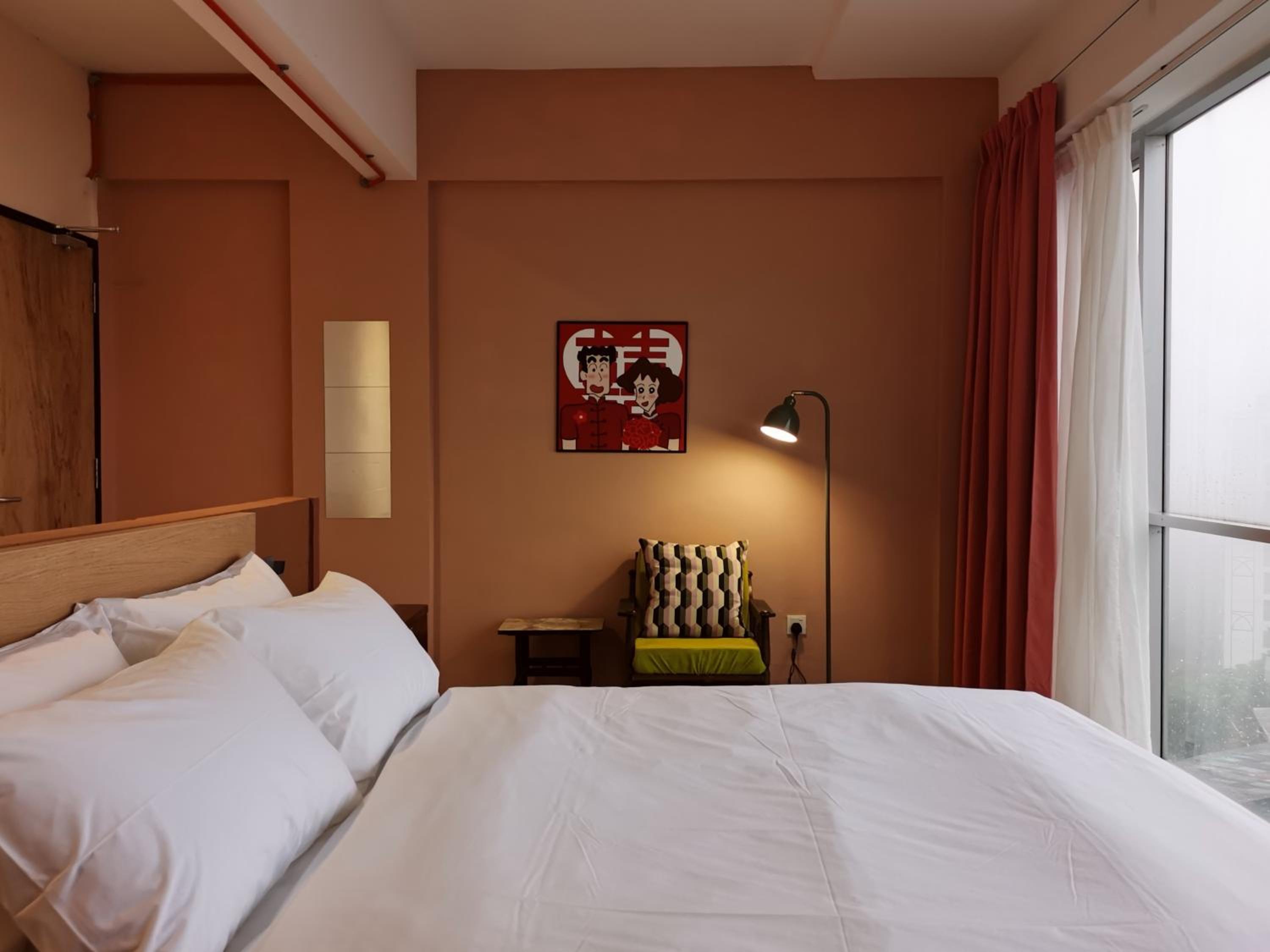 Deluxe Queen Room - Photo 9