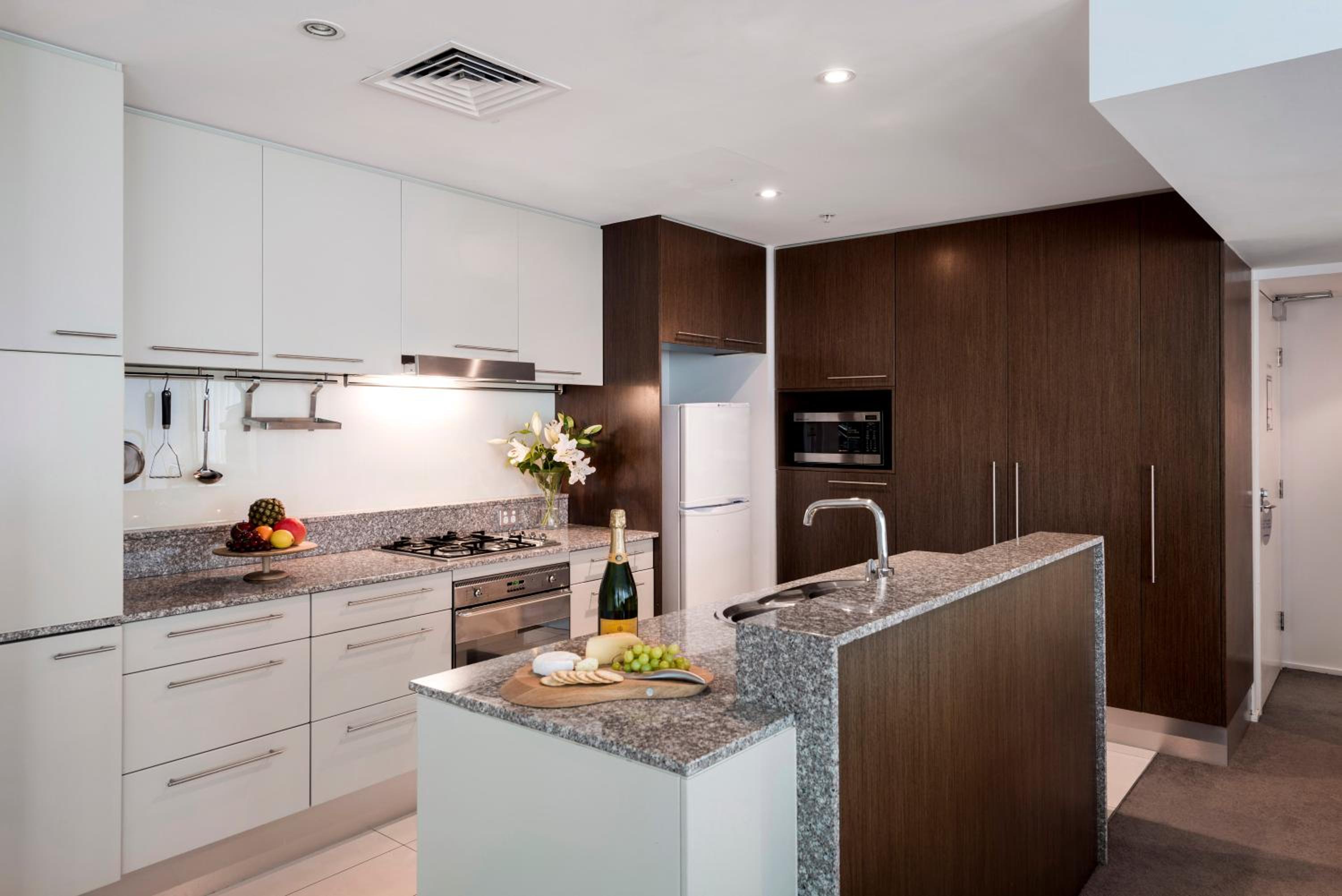 Three-Bedroom Apartment - Photo 6