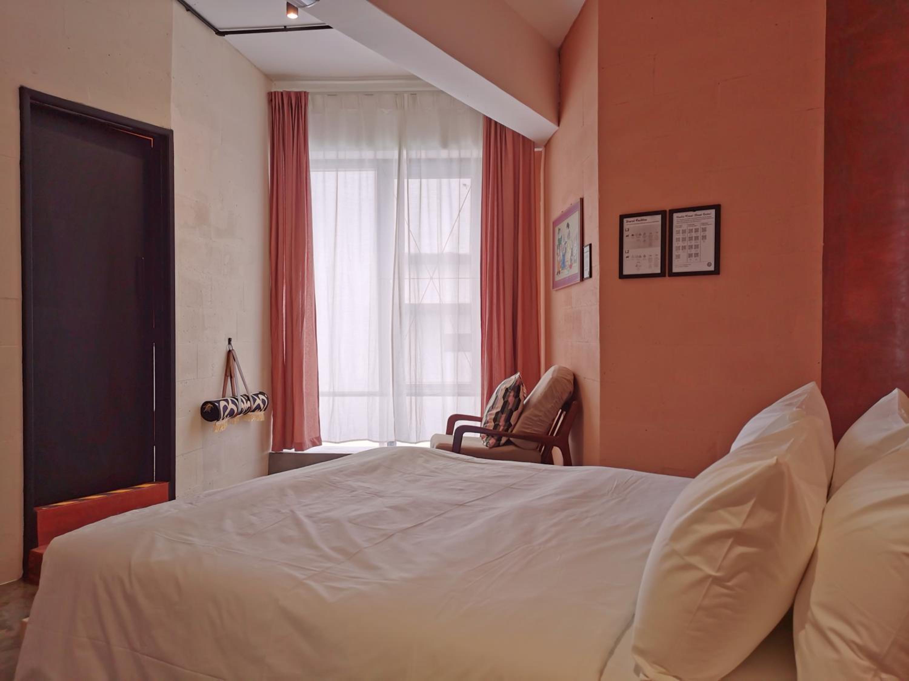 Double Room with Private Bathroom - Photo 13