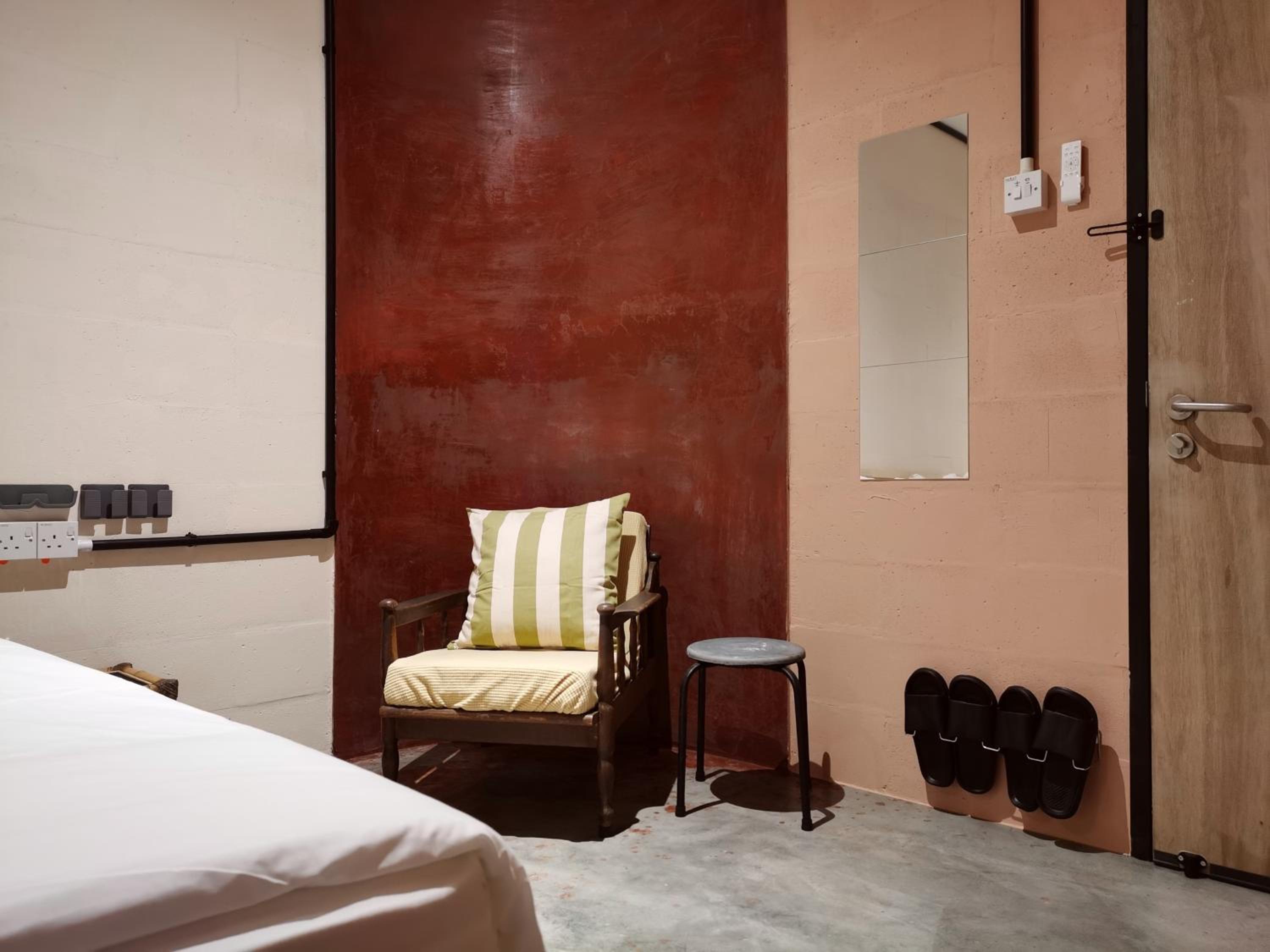 Double Room with Private Bathroom - Photo 4
