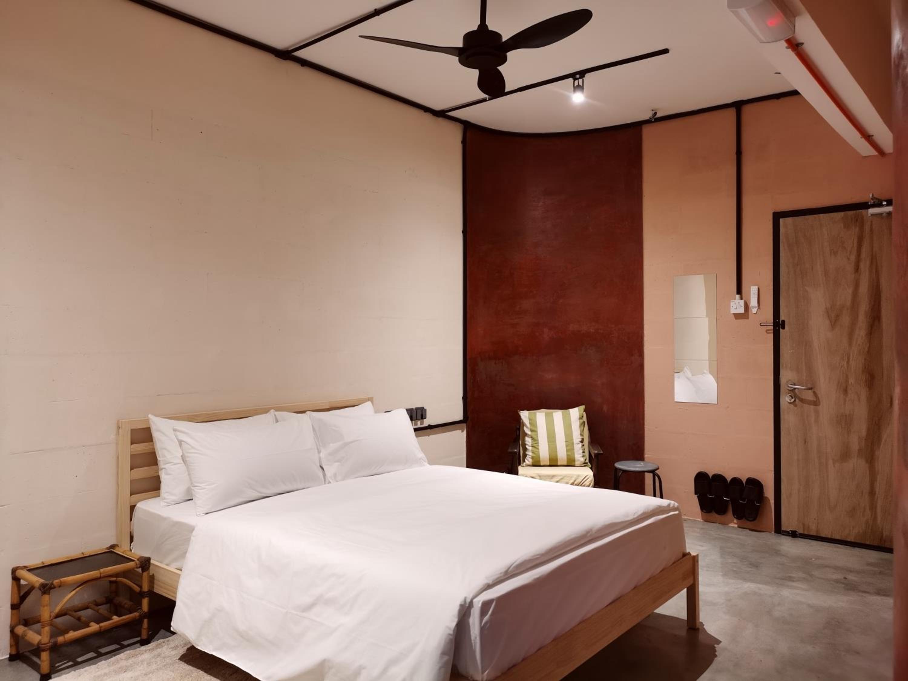 Double Room with Private Bathroom - Photo 8