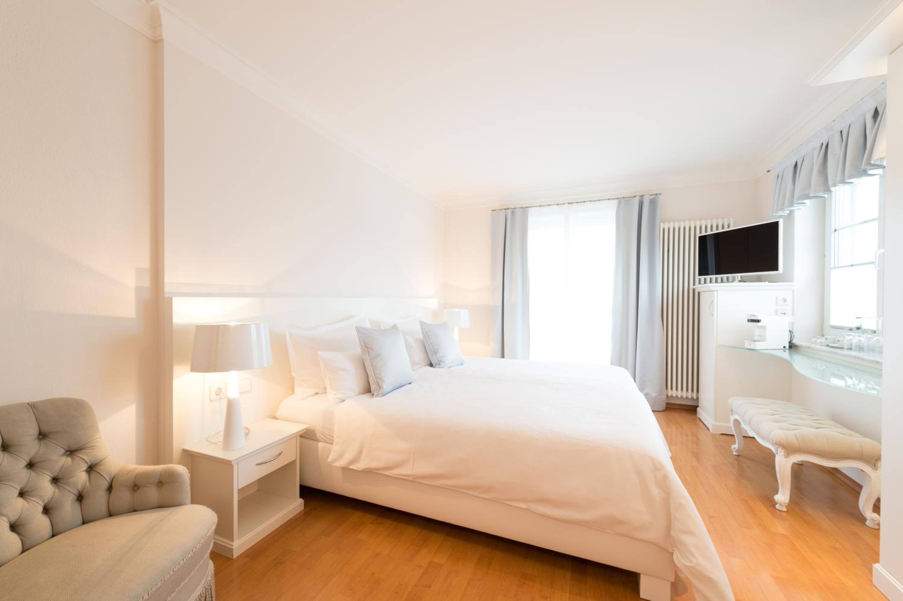 Double Room with Lake View photo 2