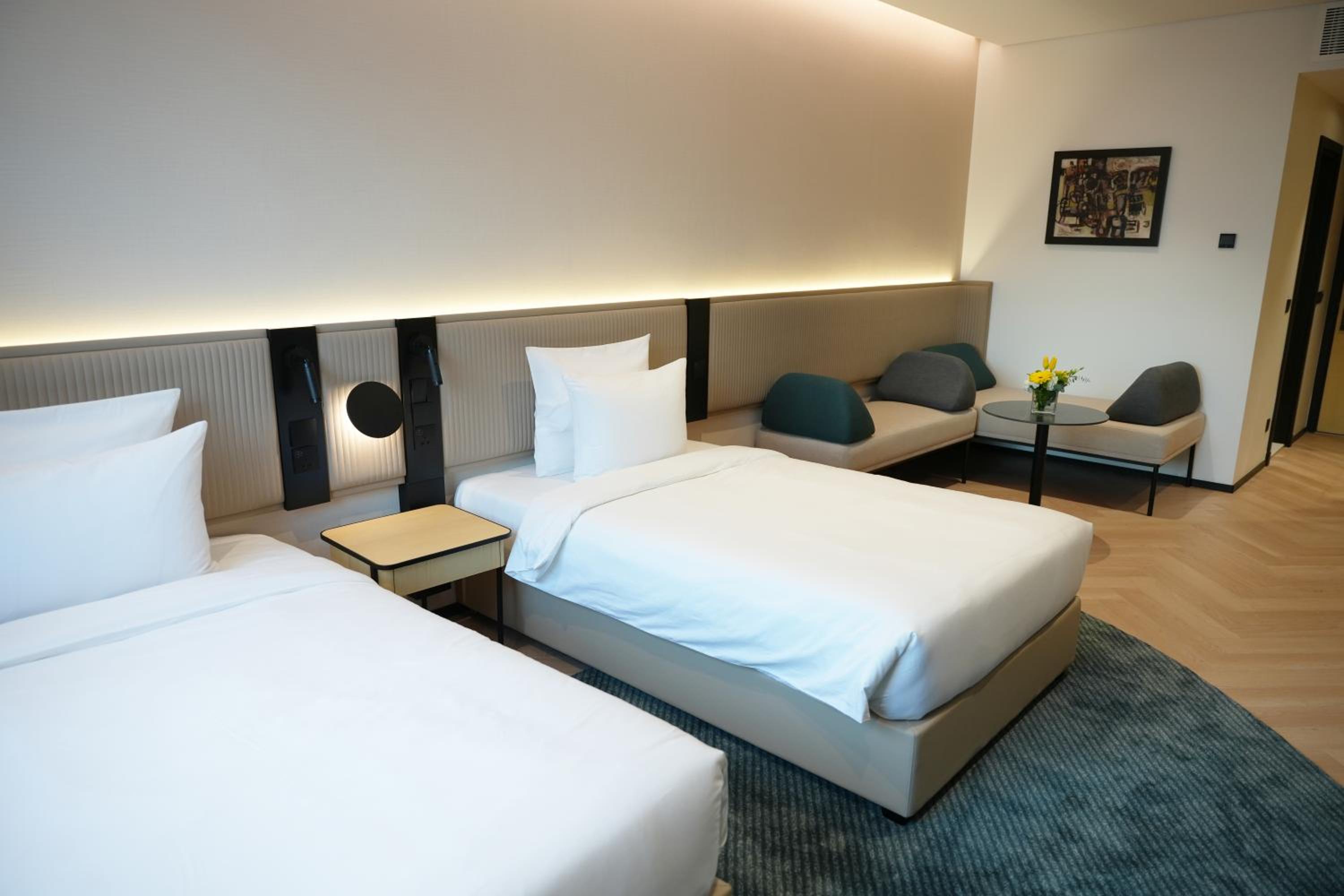 Twin Room thumbnail 5
