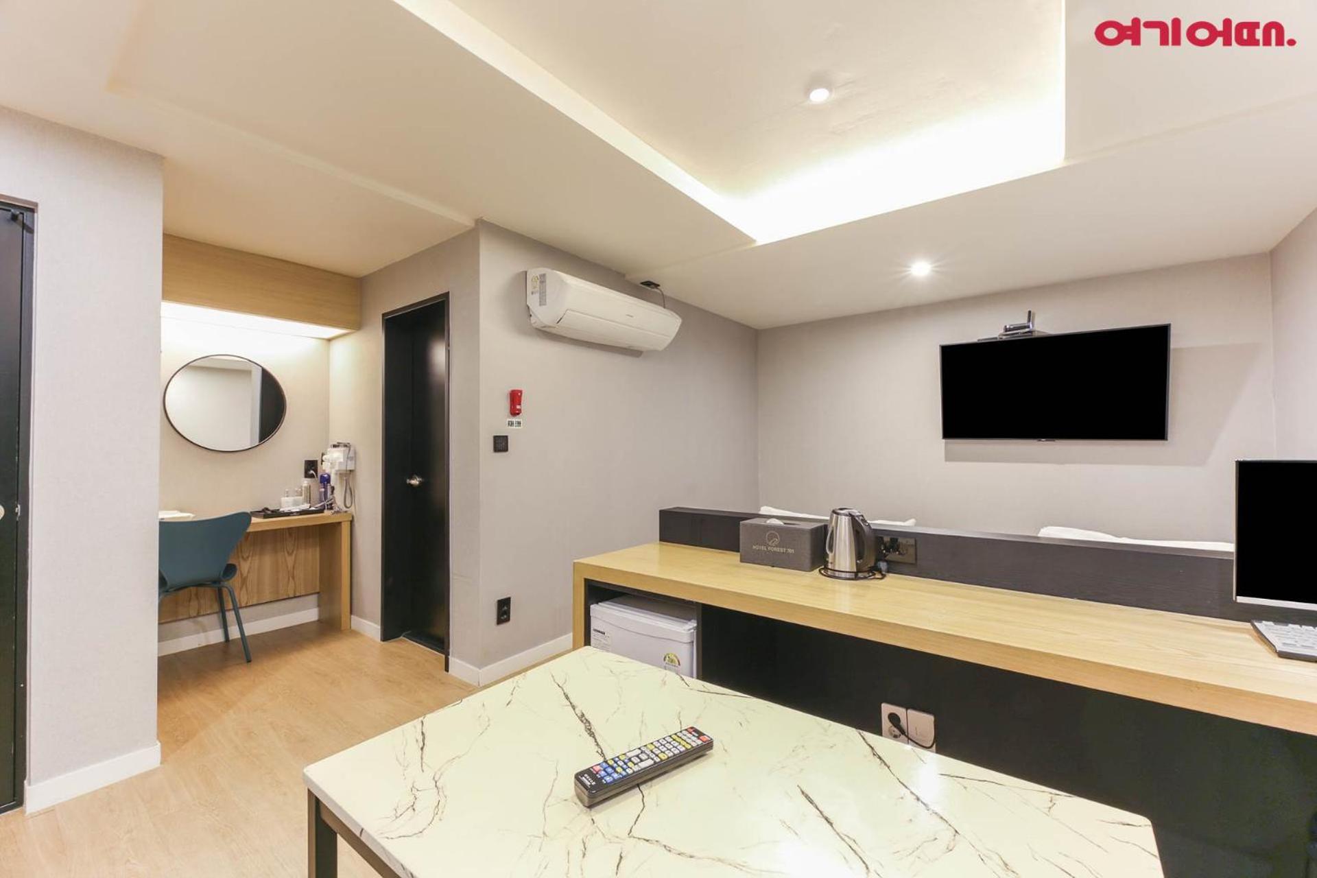 Deluxe King Room - Photo 2