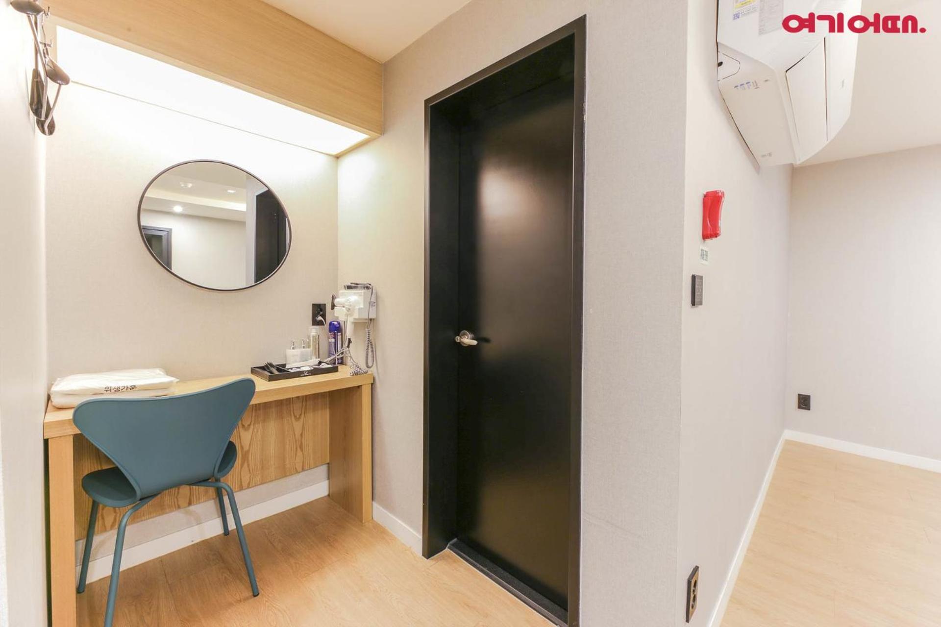 Deluxe King Room - Photo 3