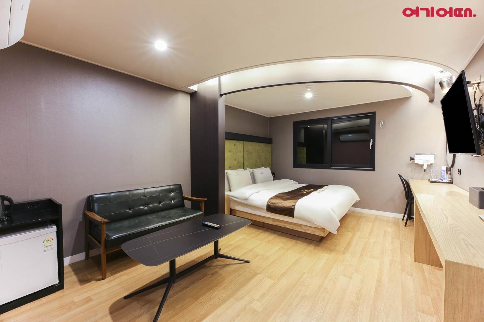 Deluxe King Room - Photo 5