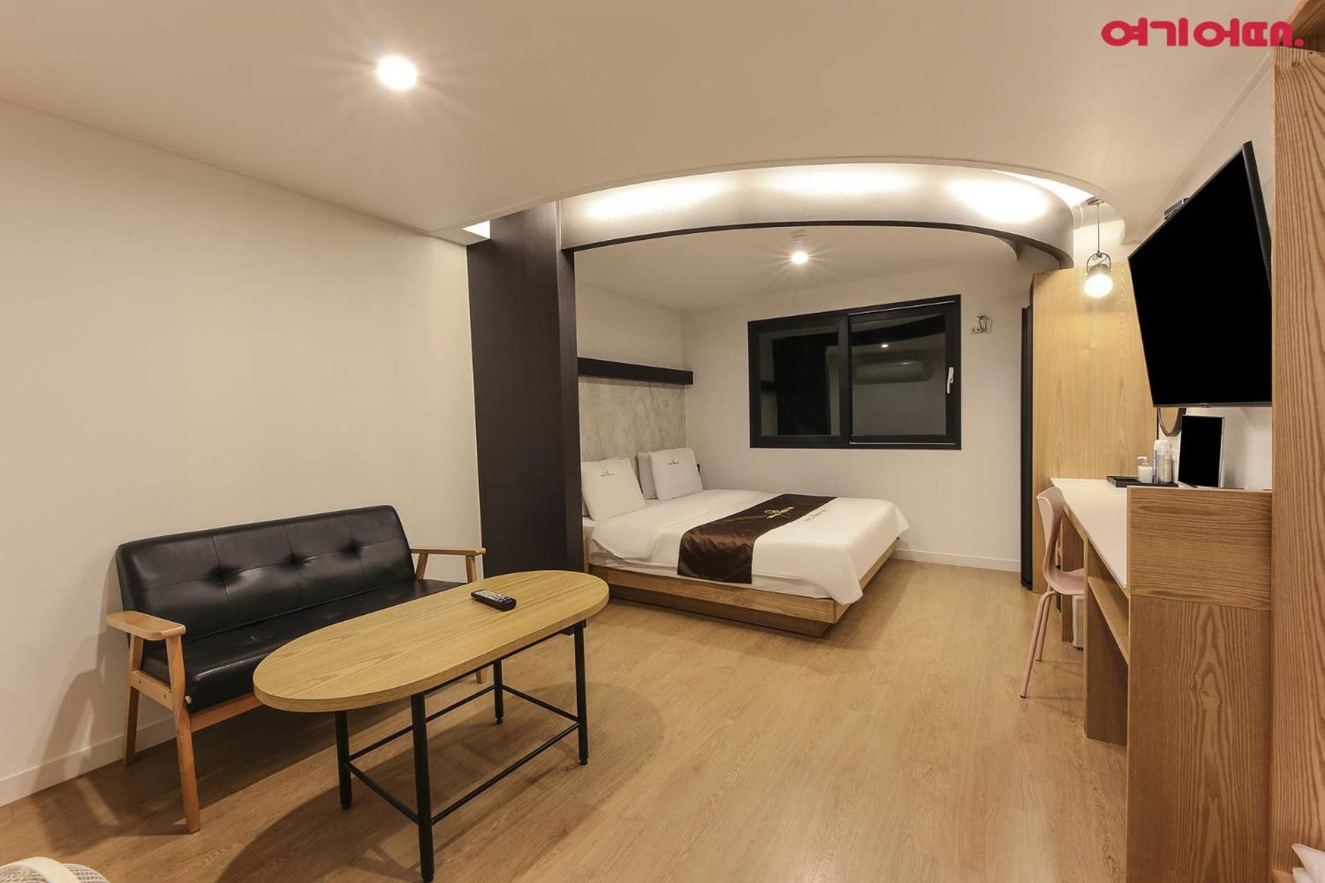 Deluxe King Room - Photo 6