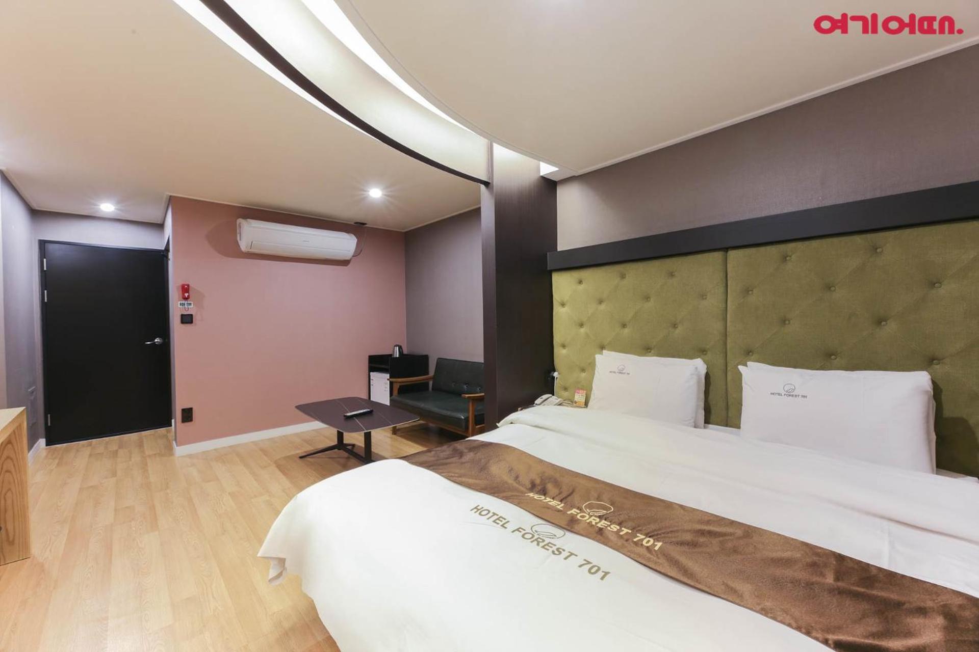 Deluxe King Room - Photo 12