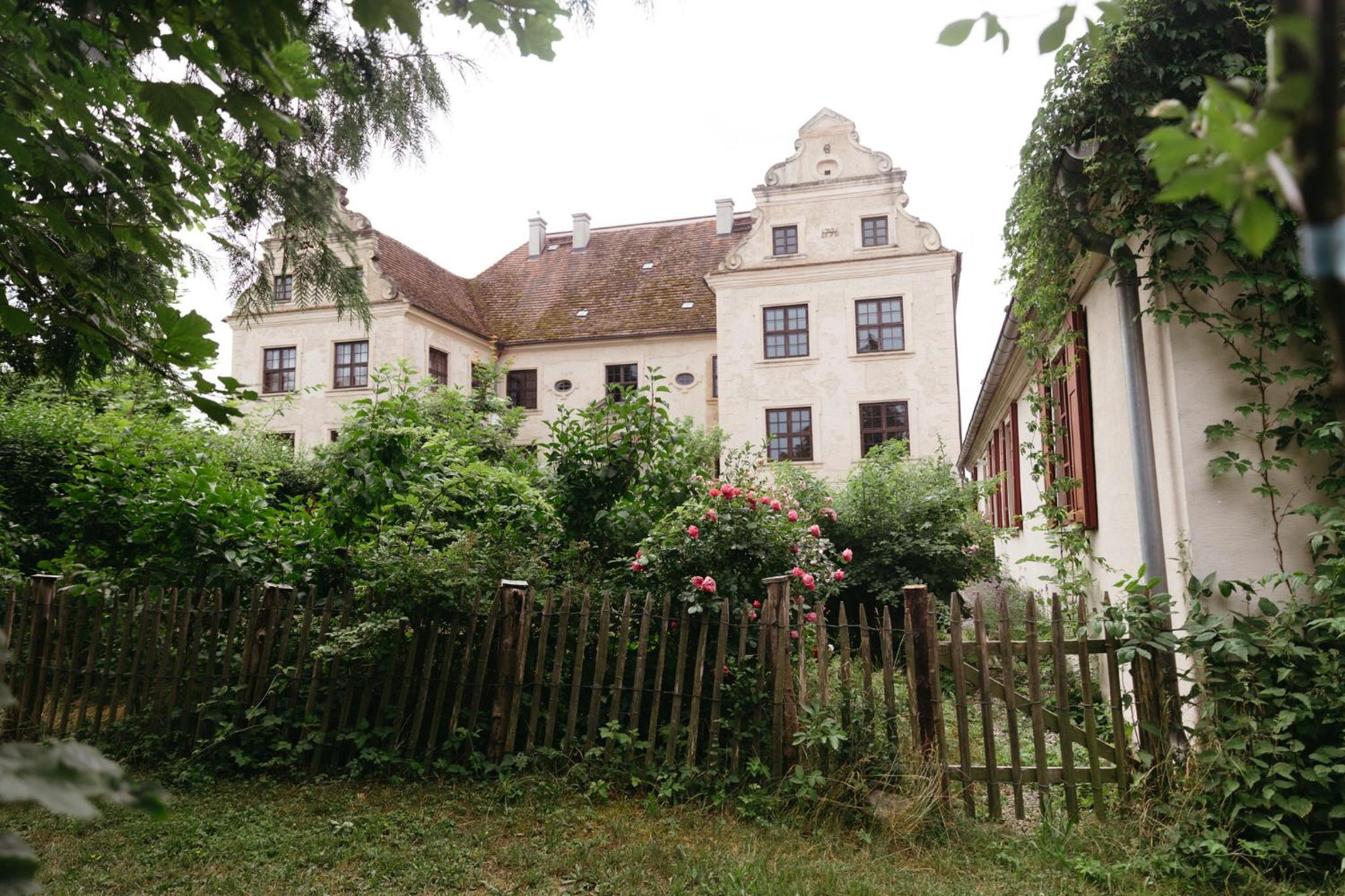 Four-Bedroom House photo 2