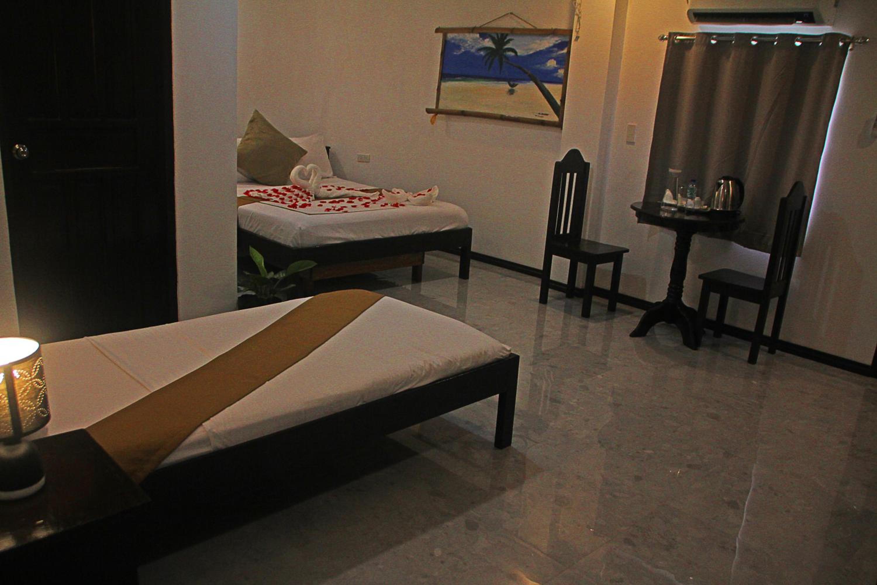 Double Room with Extra Bed - Photo 2