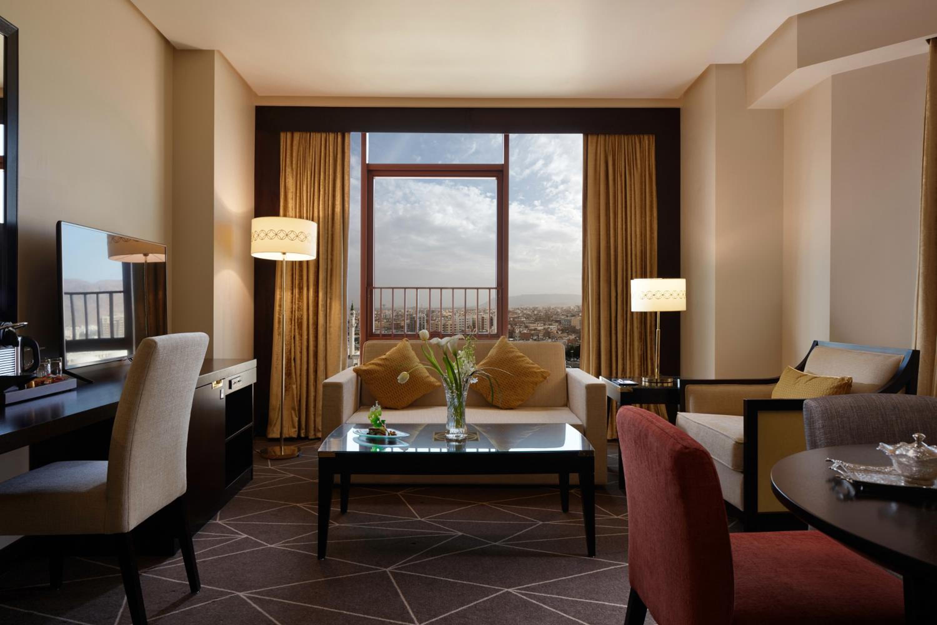 Junior Suite,1 King Size Bed, City View