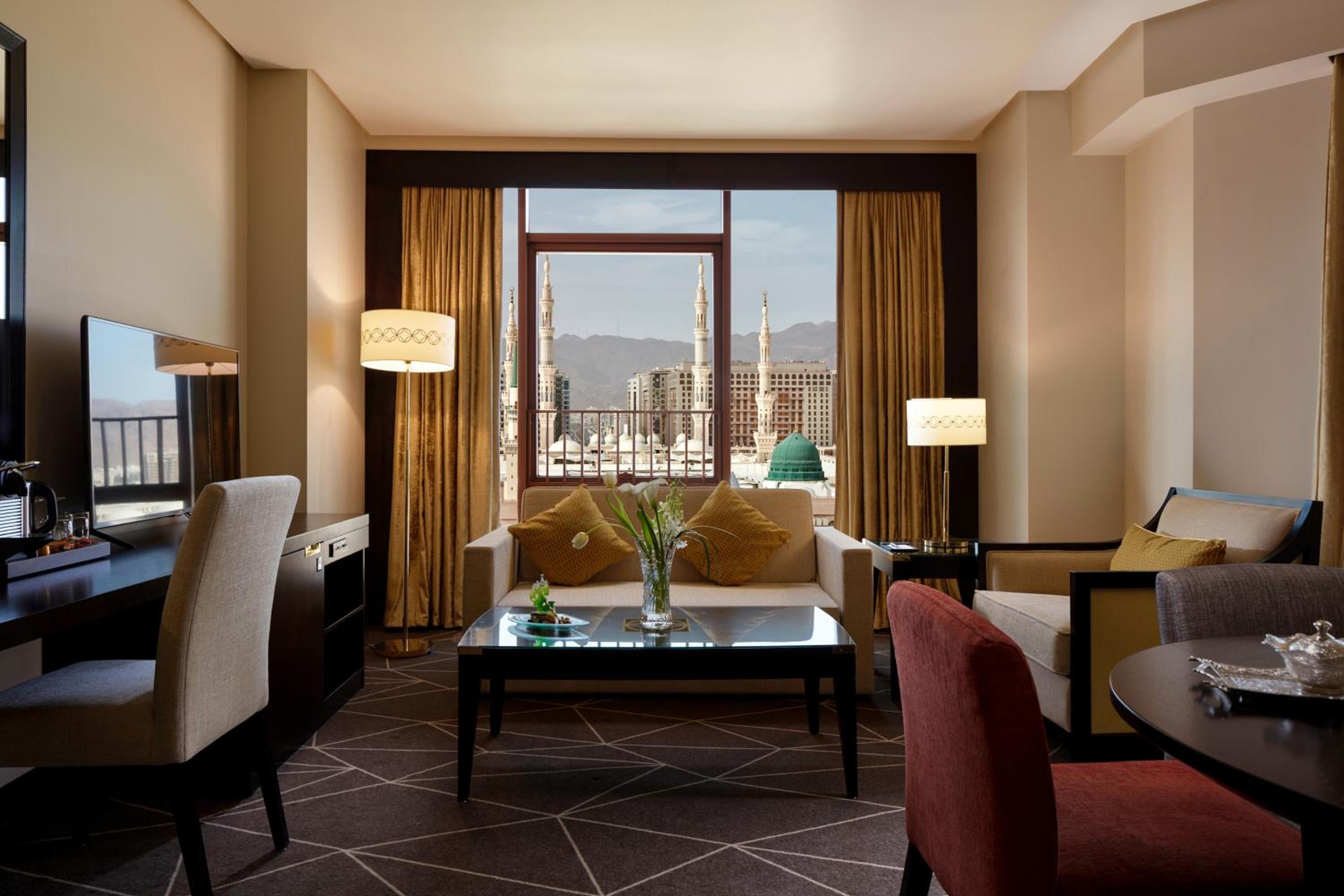 Junior King Suite with View photo 3