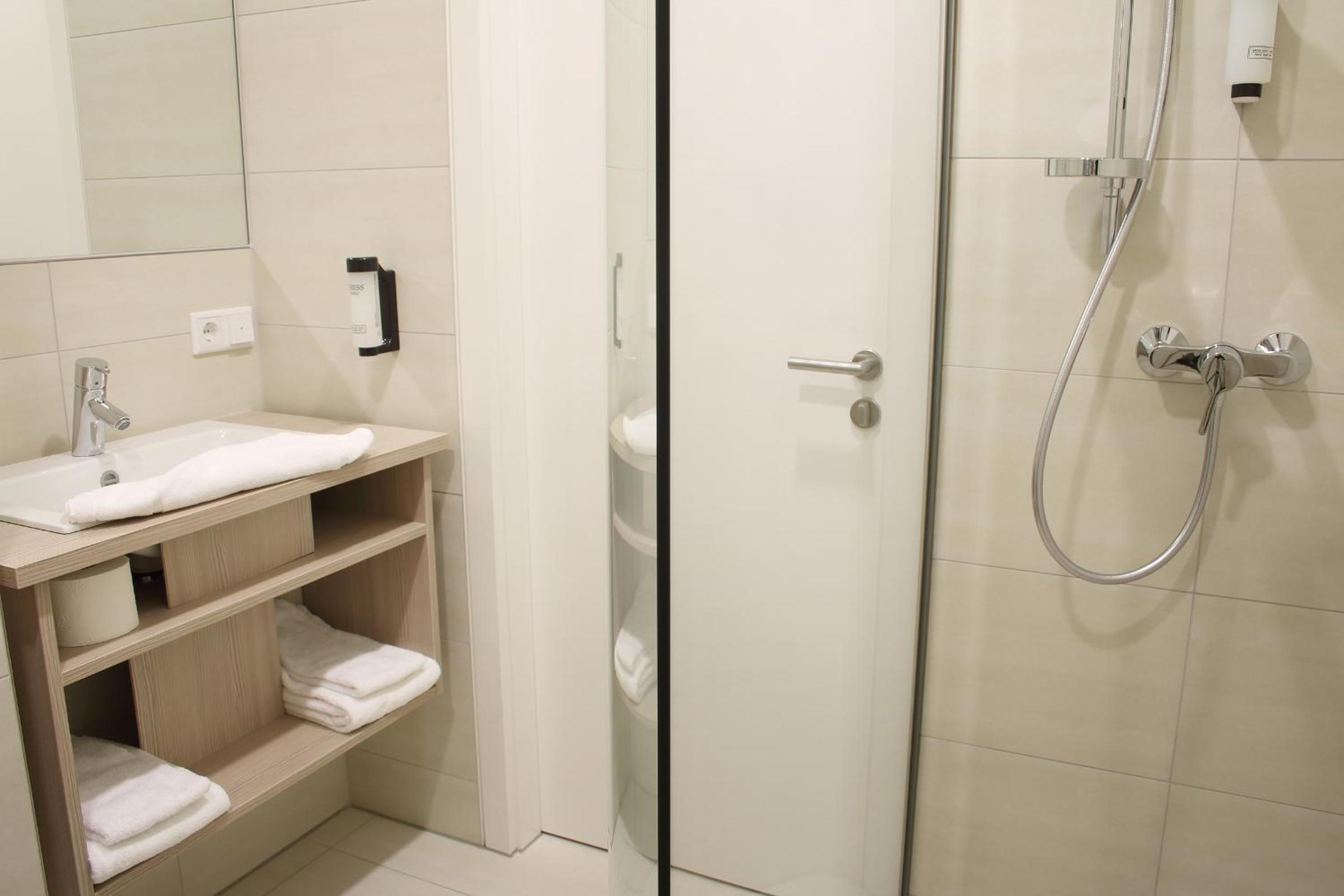 Small Single Room photo 3