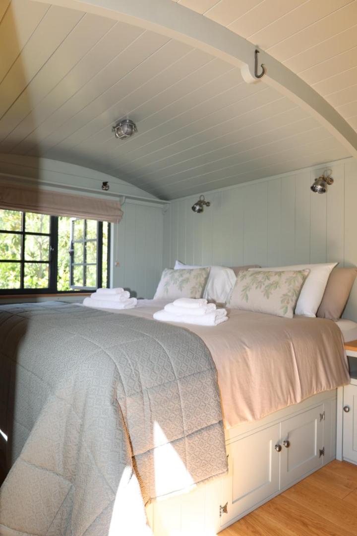 Superior King Room - Photo 3