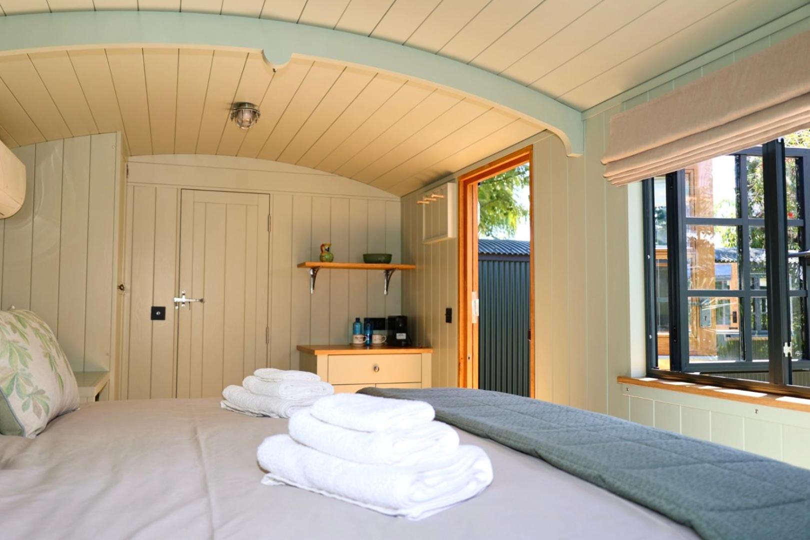 Superior King Room - Photo 4