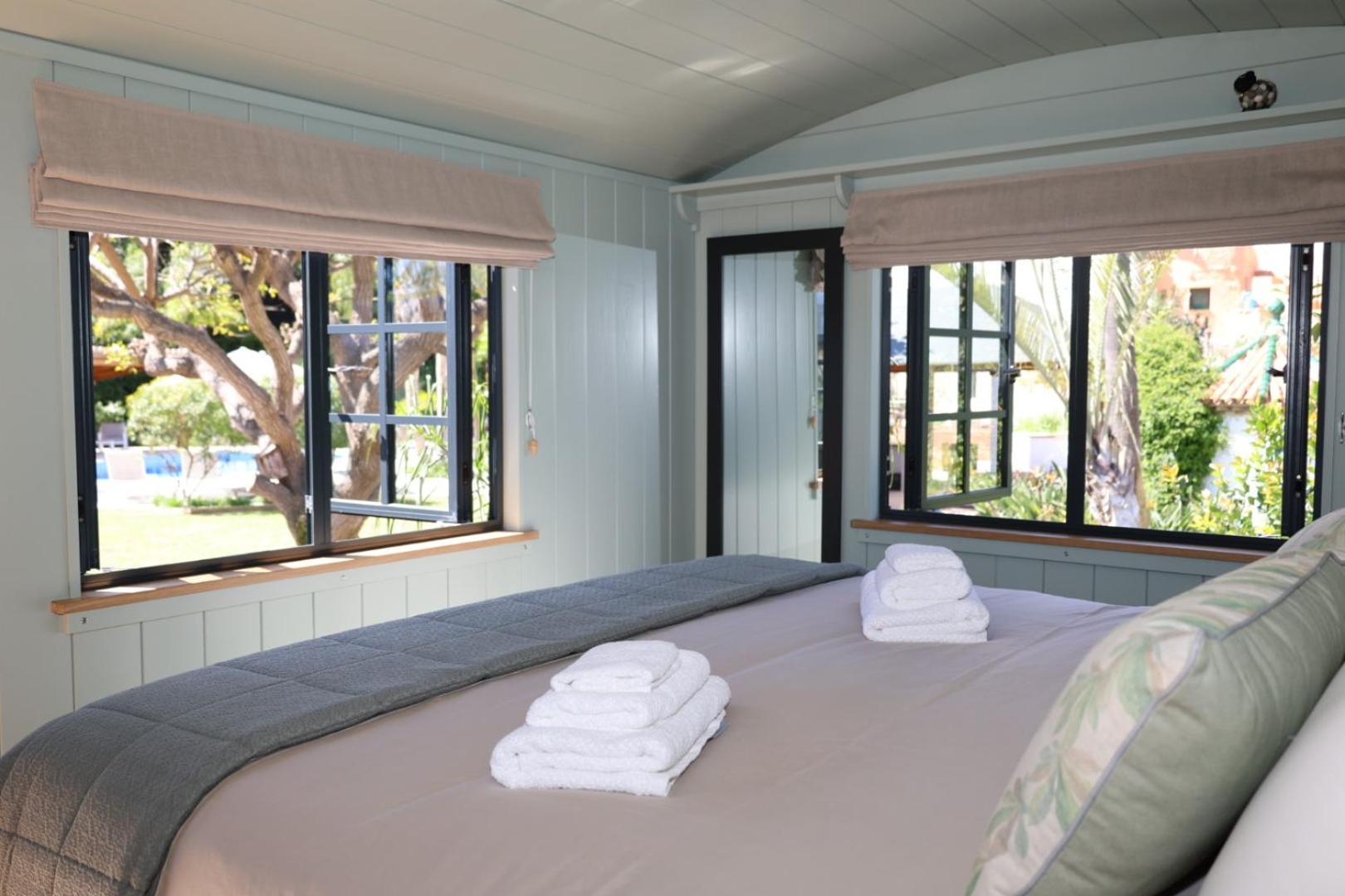 Superior King Room - Photo 5
