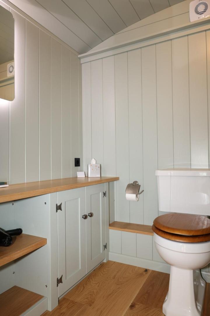 Superior King Room - Photo 10