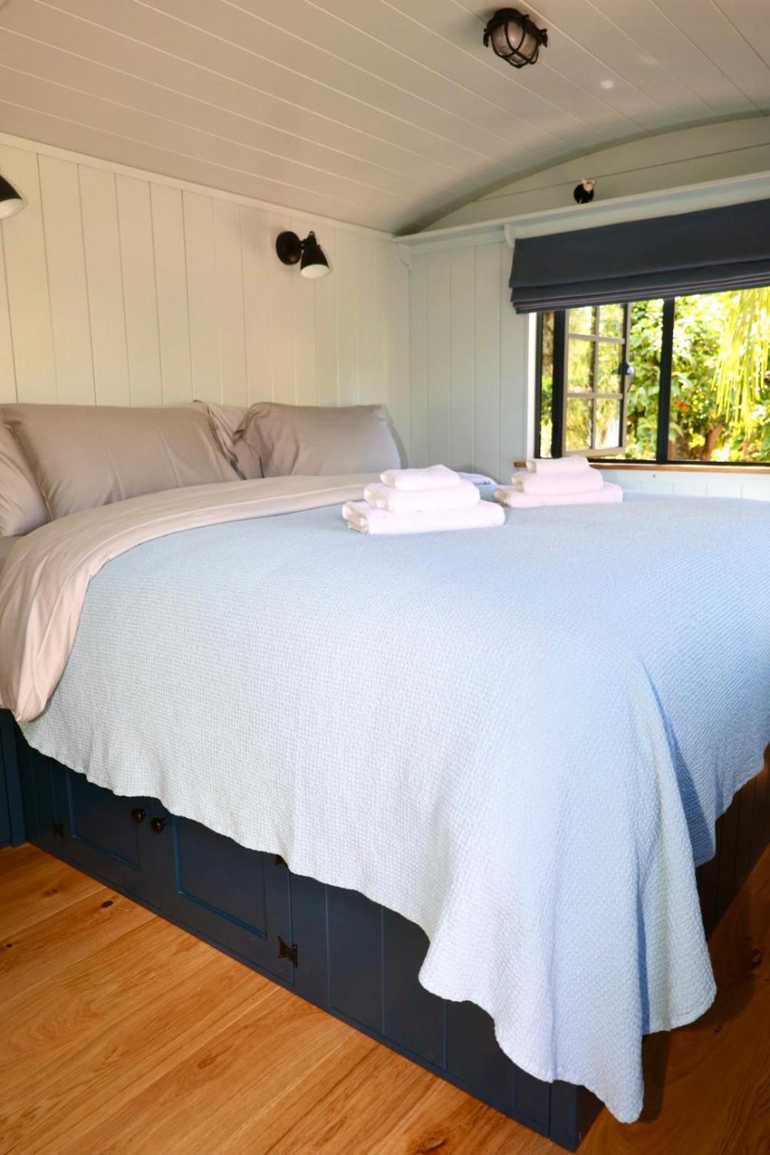 Superior King Room - Photo 16