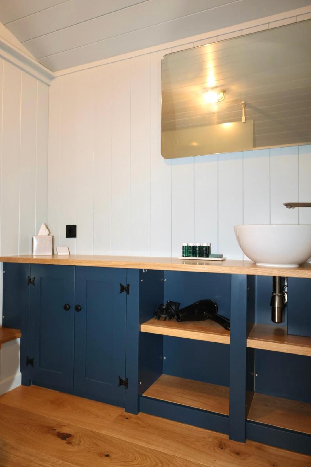 Superior King Room - Photo 18