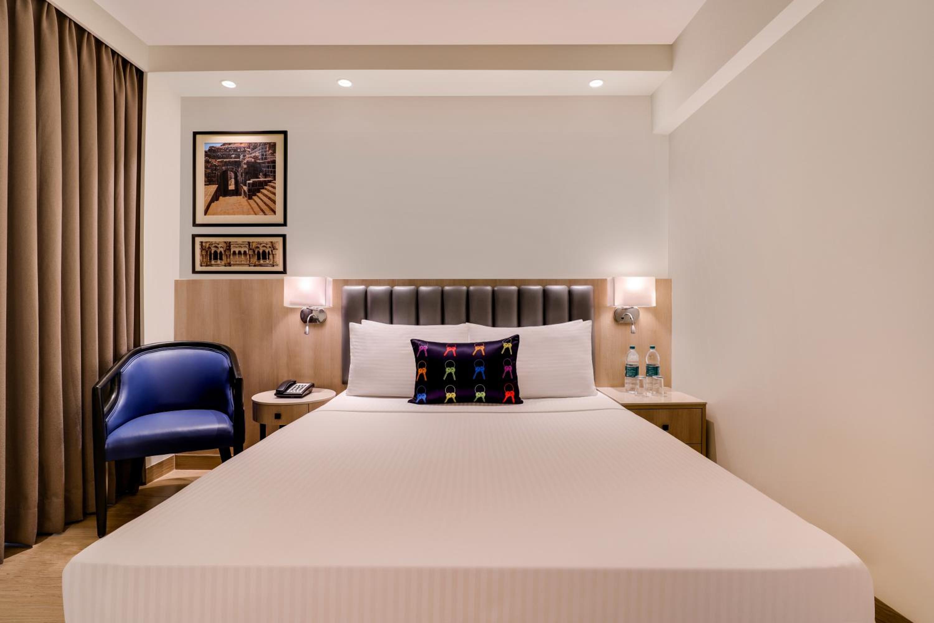 Deluxe Double Room (for Half Board Plan only : 10% off on One-way Airport Transfer,10% Off on Laundry service) - Photo 4