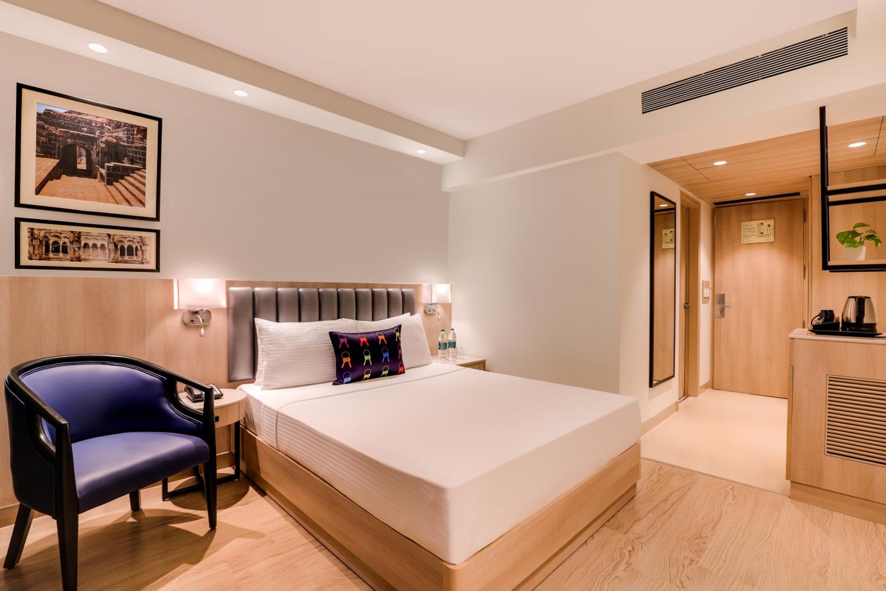 Deluxe Double Room (for Half Board Plan only : 10% off on One-way Airport Transfer,10% Off on Laundry service) - Photo 3