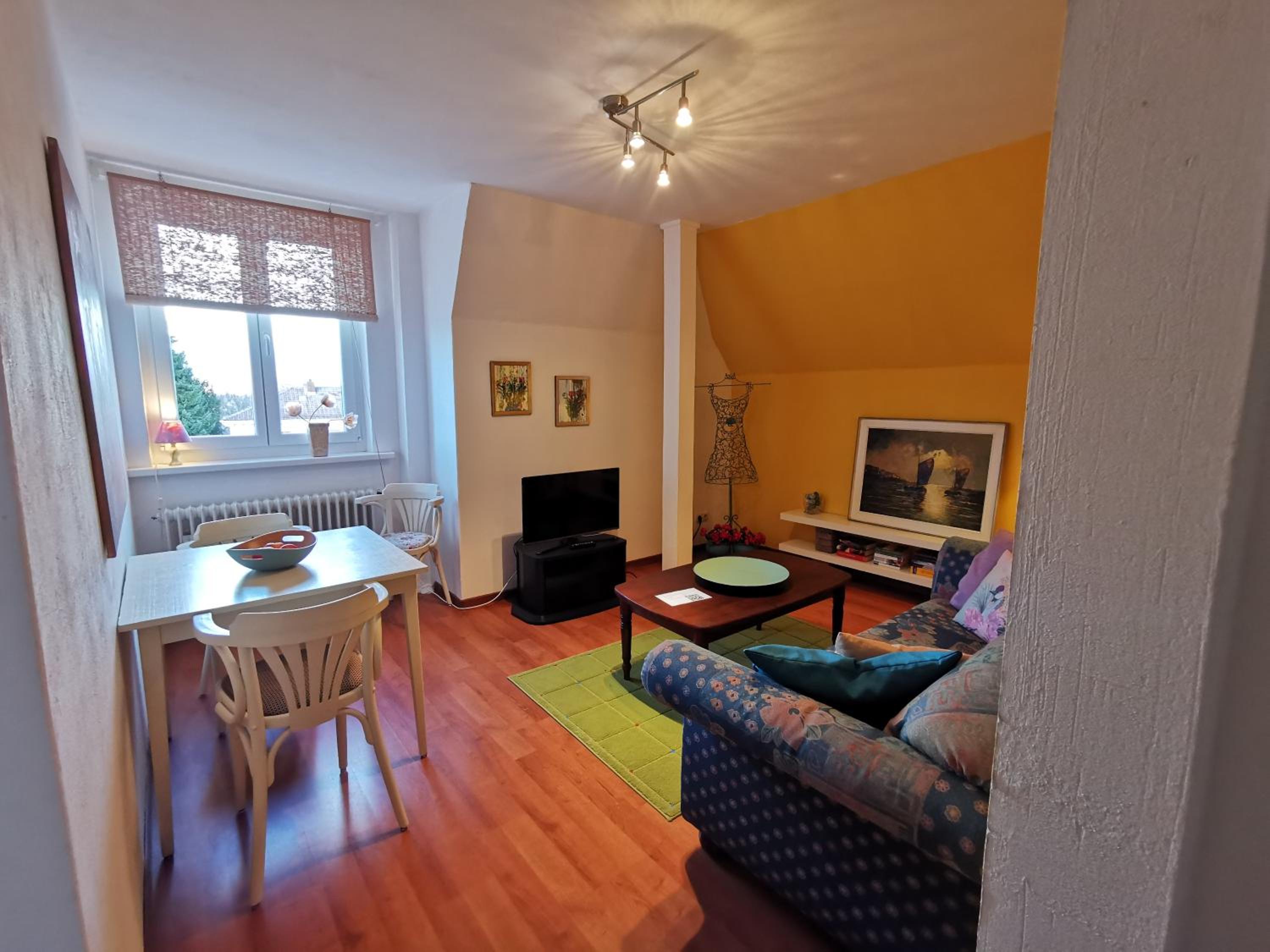 One-Bedroom Apartment photo 1