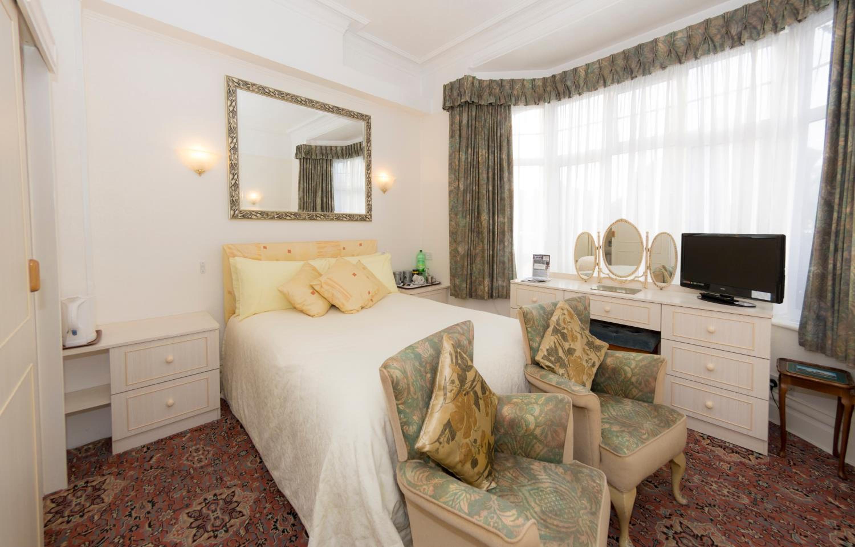 Double Room with Private Bathroom photo 2