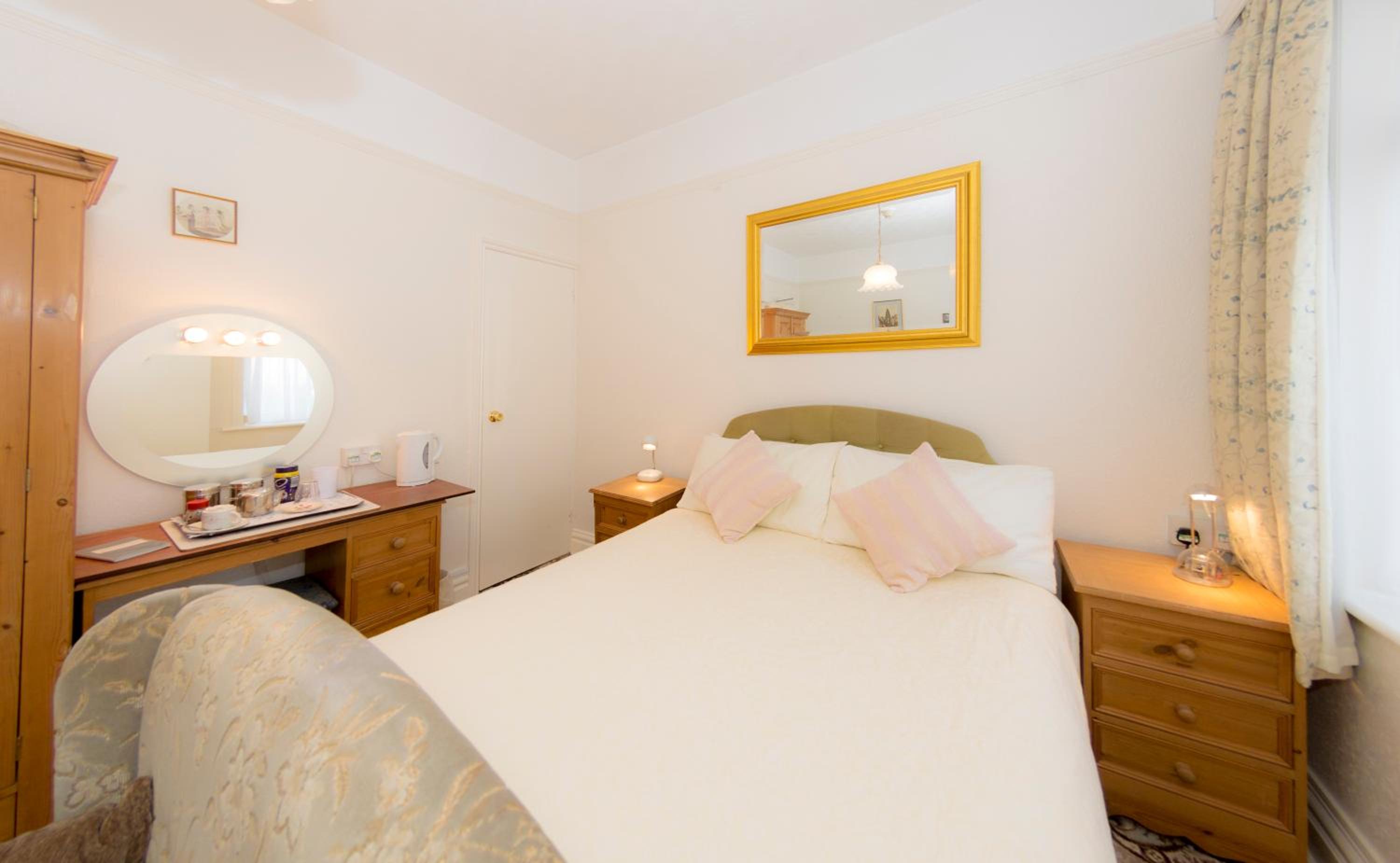 Double Room With Private Bathroom photo 3