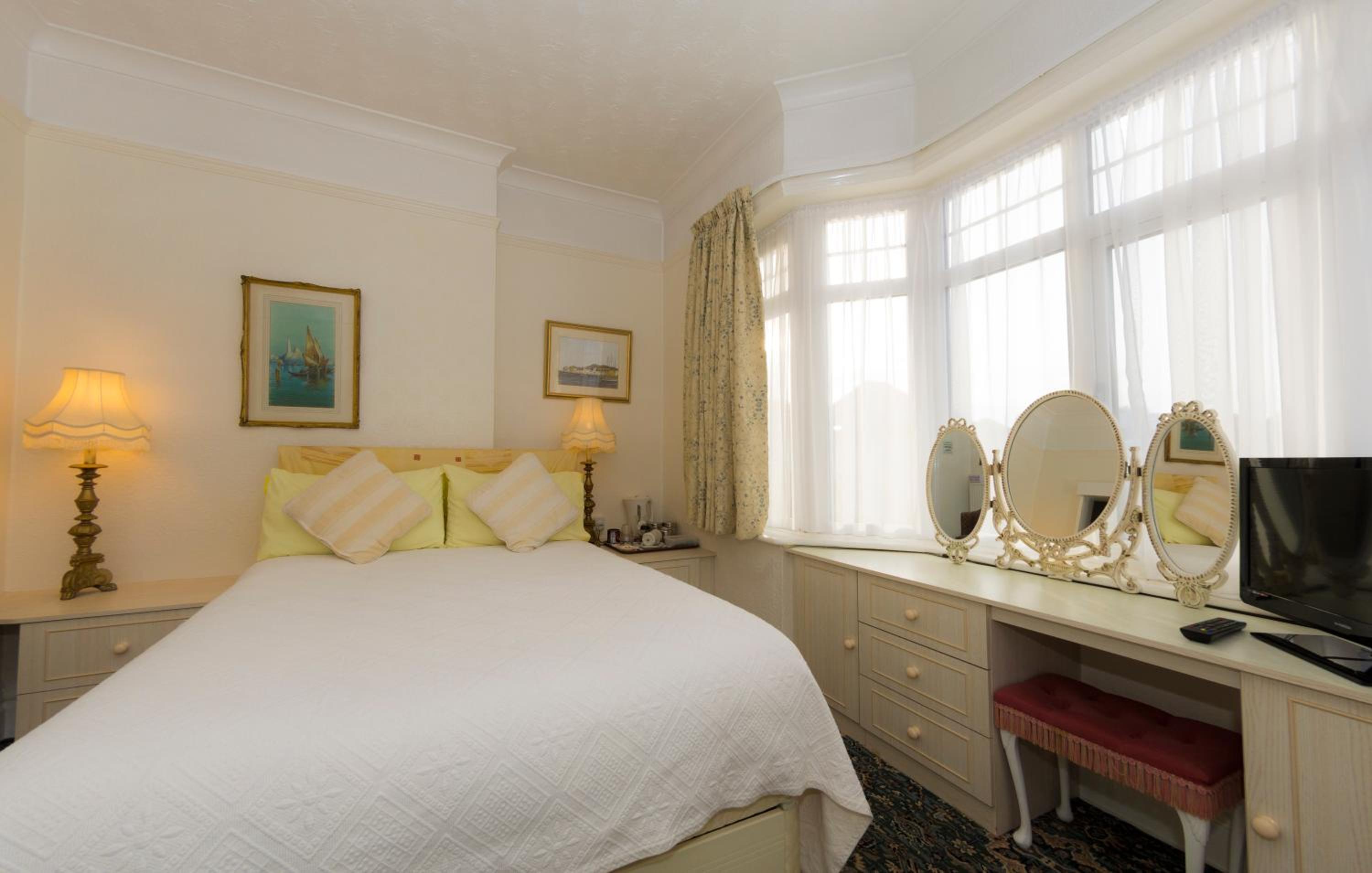 Double Room with Private Bathroom photo 3