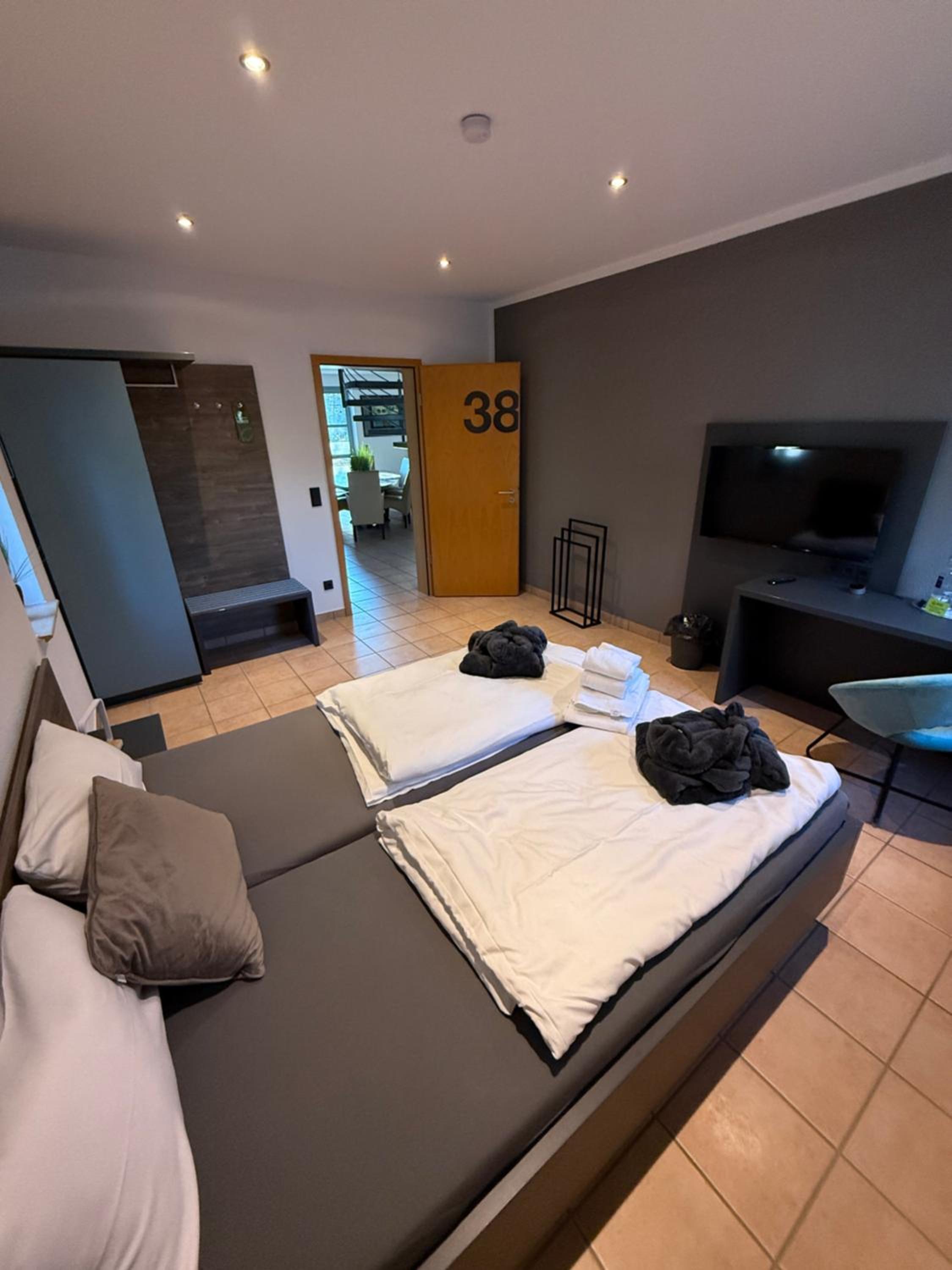 Double Room with Shared Bathroom - Ground Floor