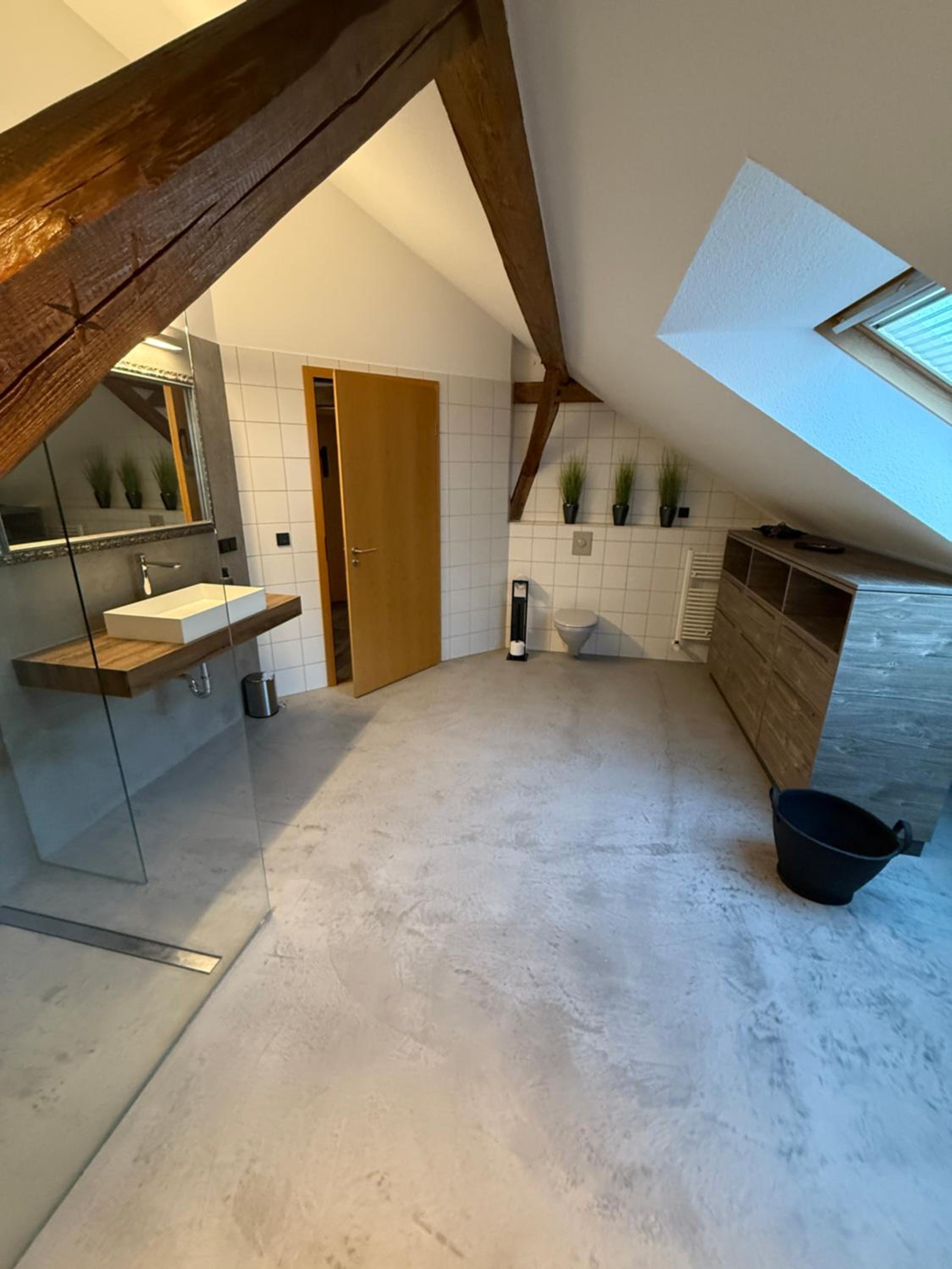 Double Room with Shared Bathroom-Top Floor