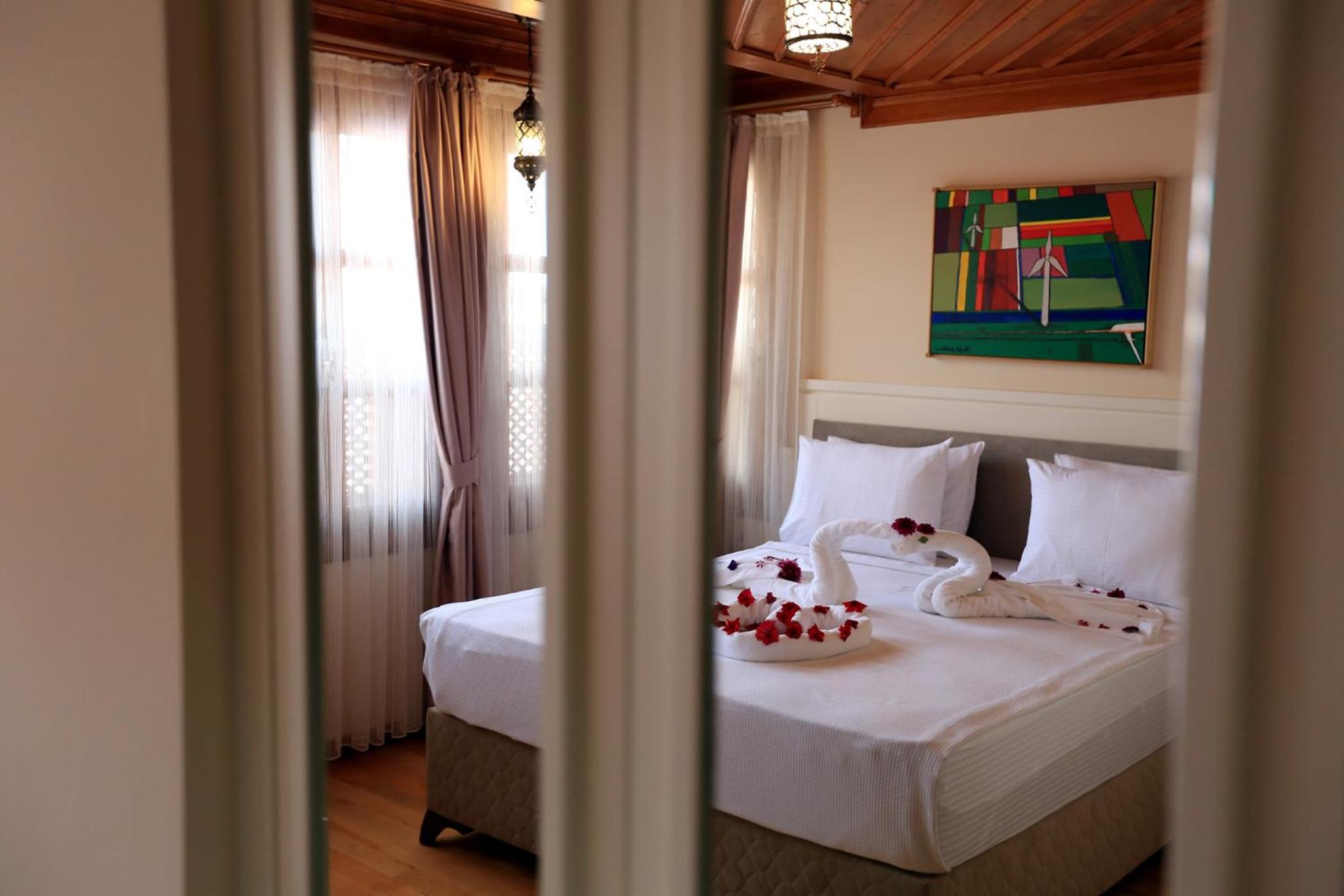Budget Double Room thumbnail 6