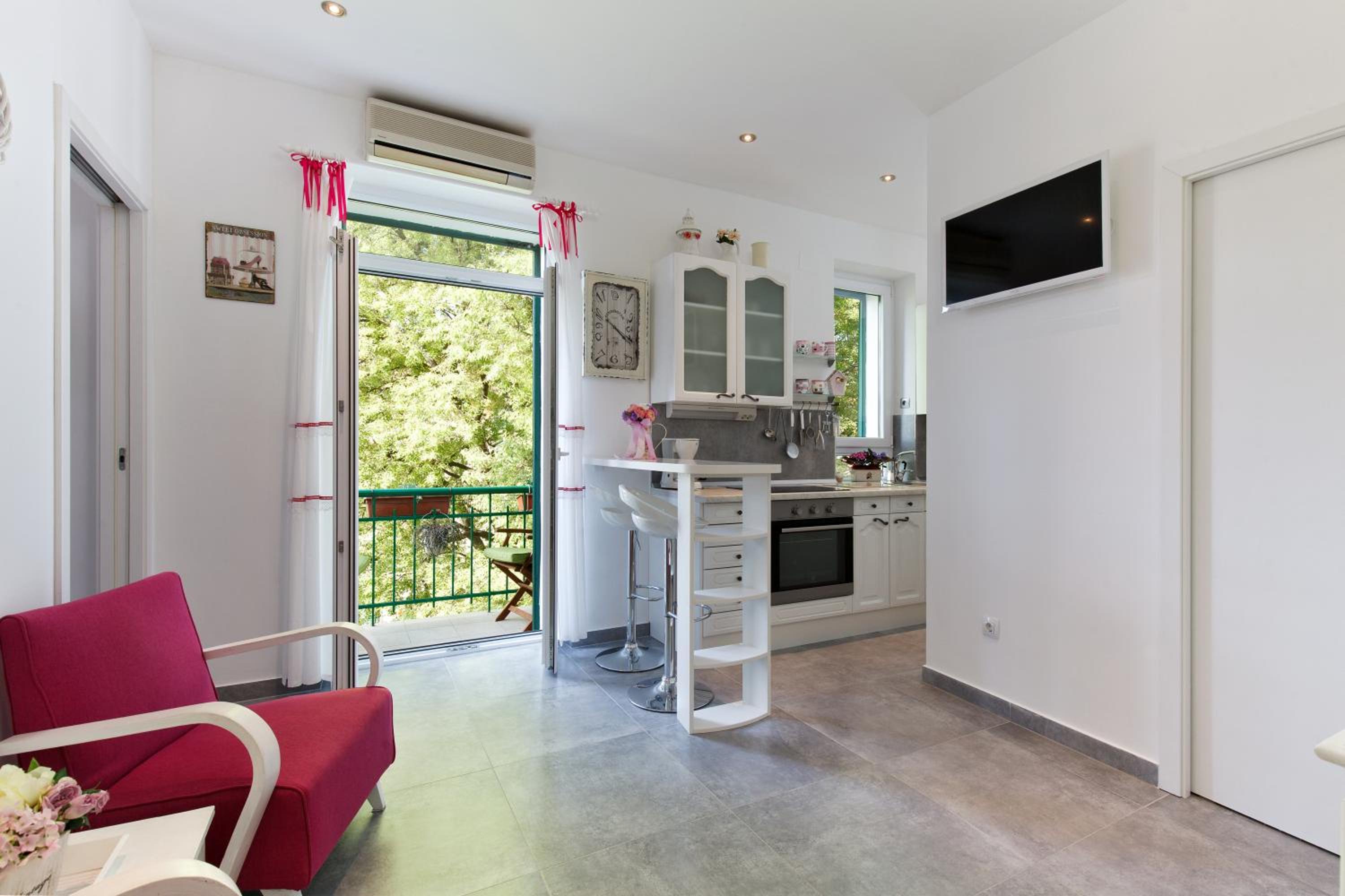 Studio Apartment