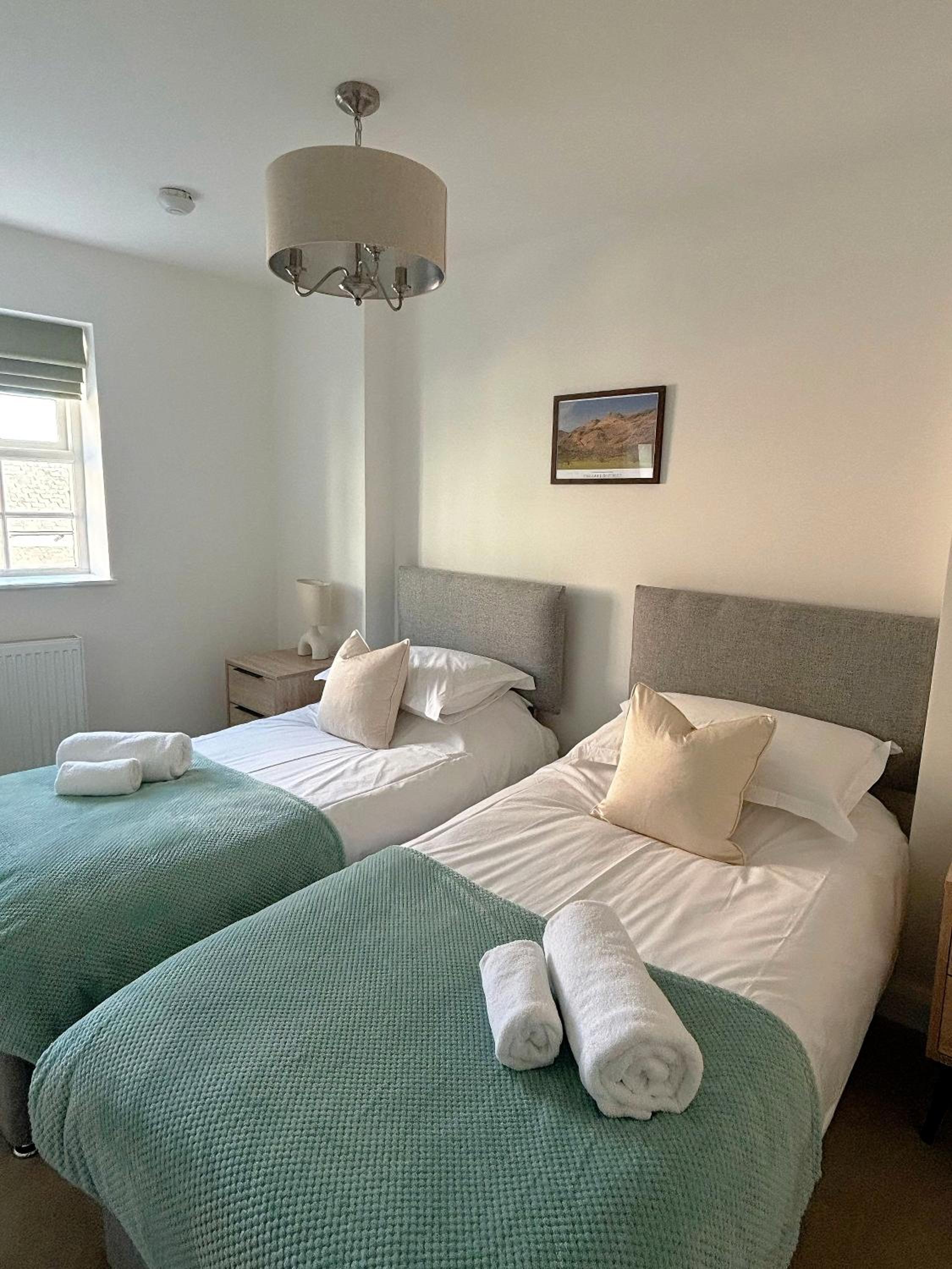 Deluxe Twin Room (Not Pet-Friendly) photo 3