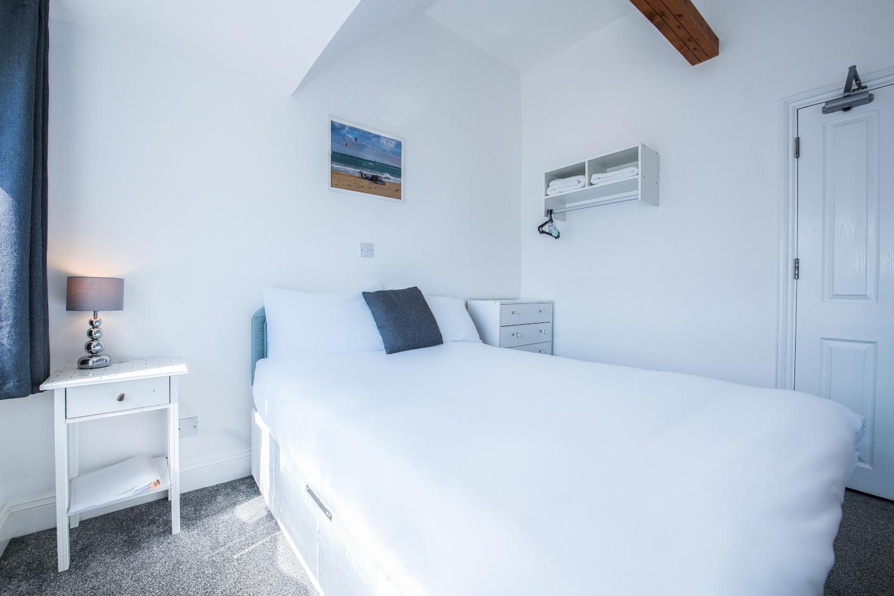 Deluxe Family of 6 Room