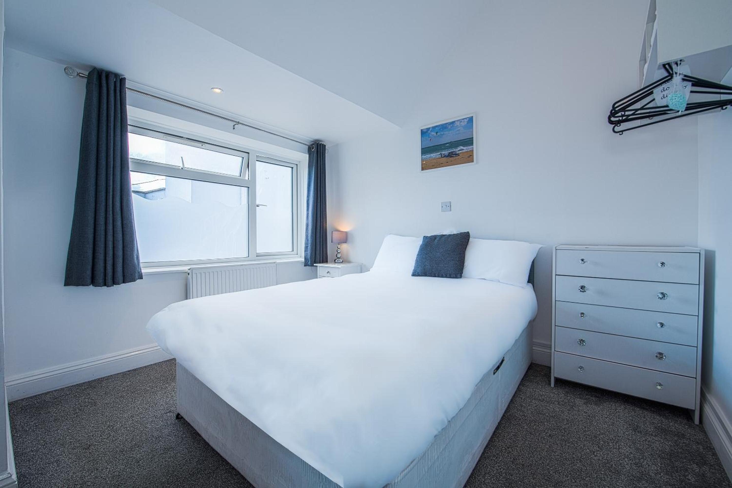 Deluxe Family of 6 Room
