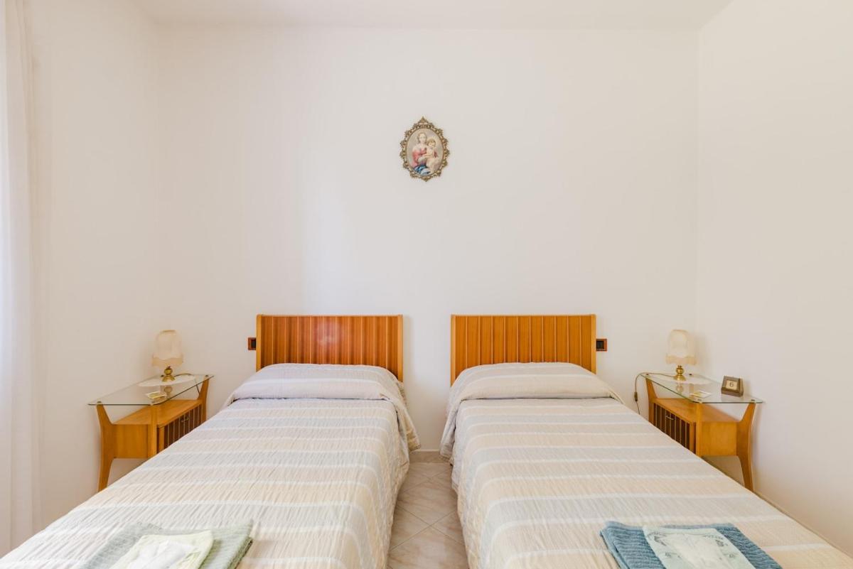 Double or Twin Room photo 3