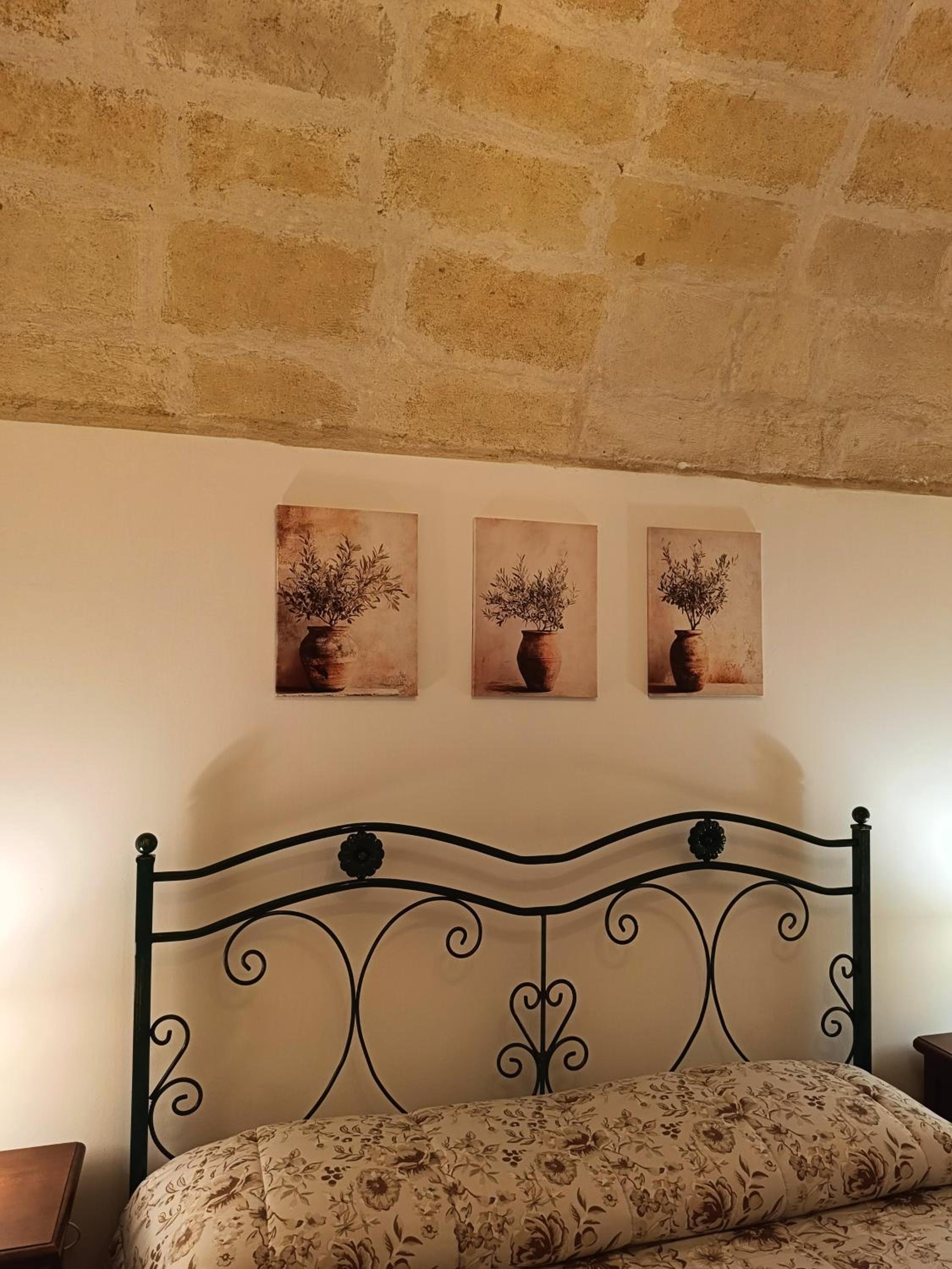 Double Room - Photo 6