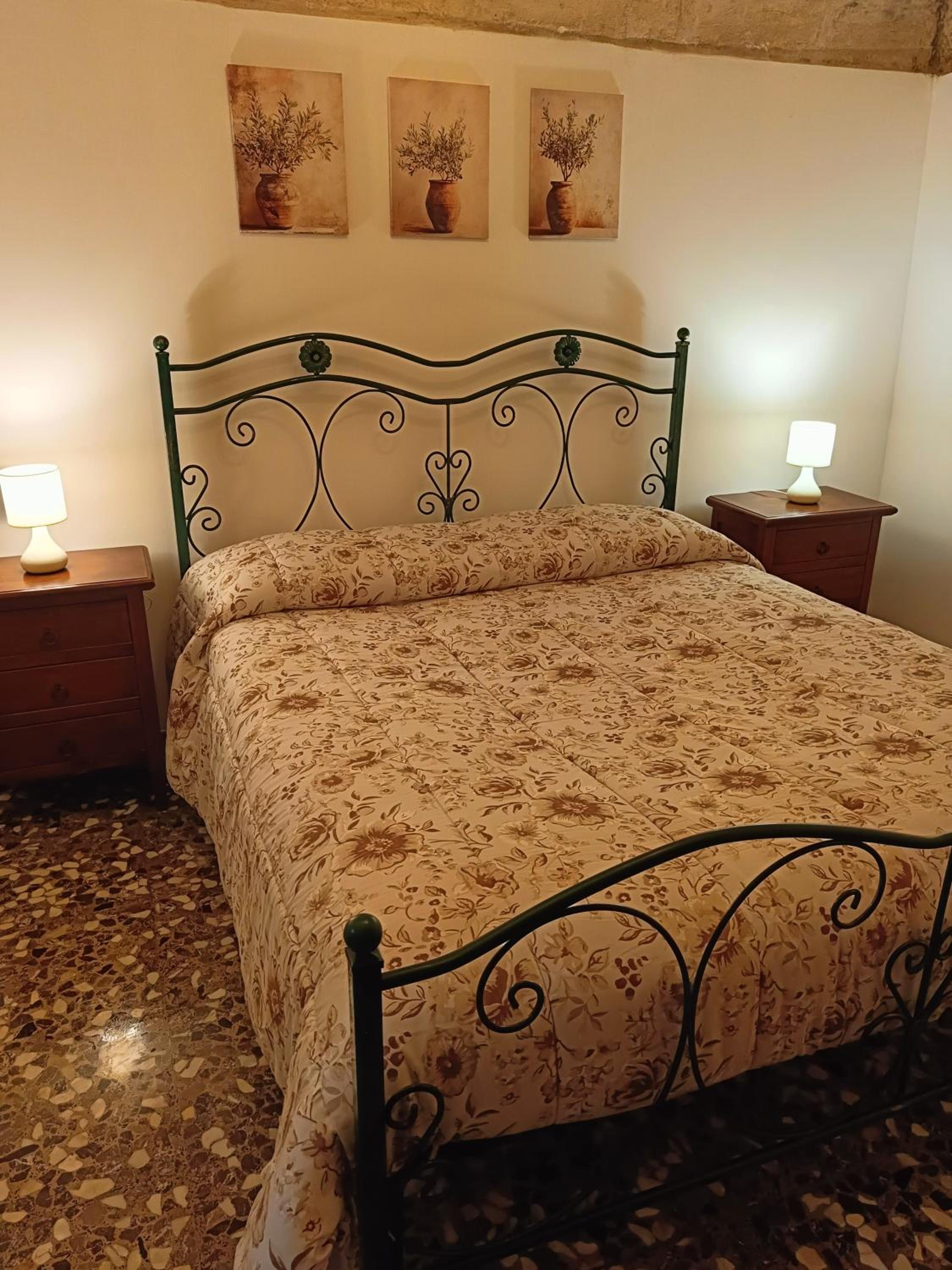 Double Room - Photo 5