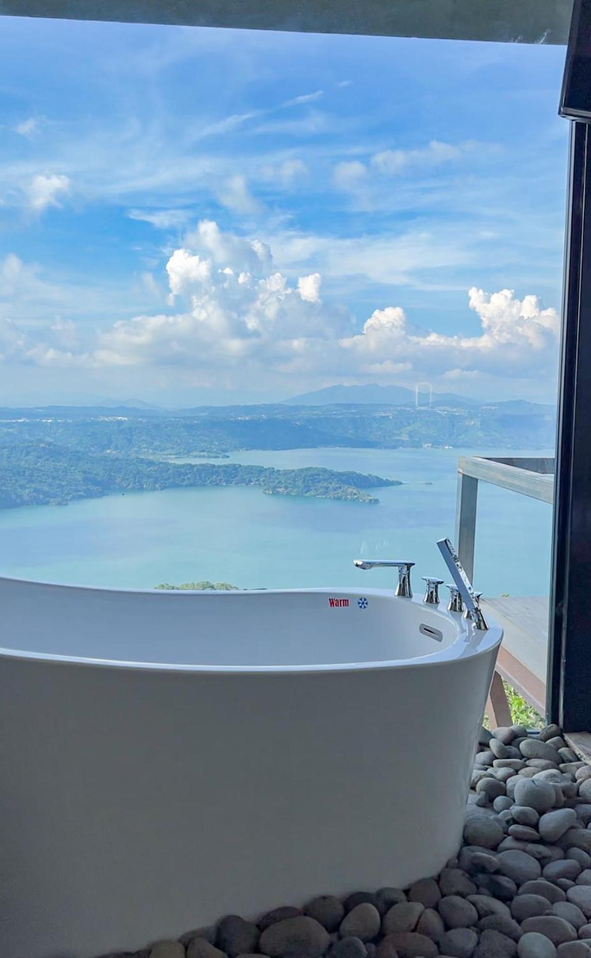 King Suite with Ocean View photo 3