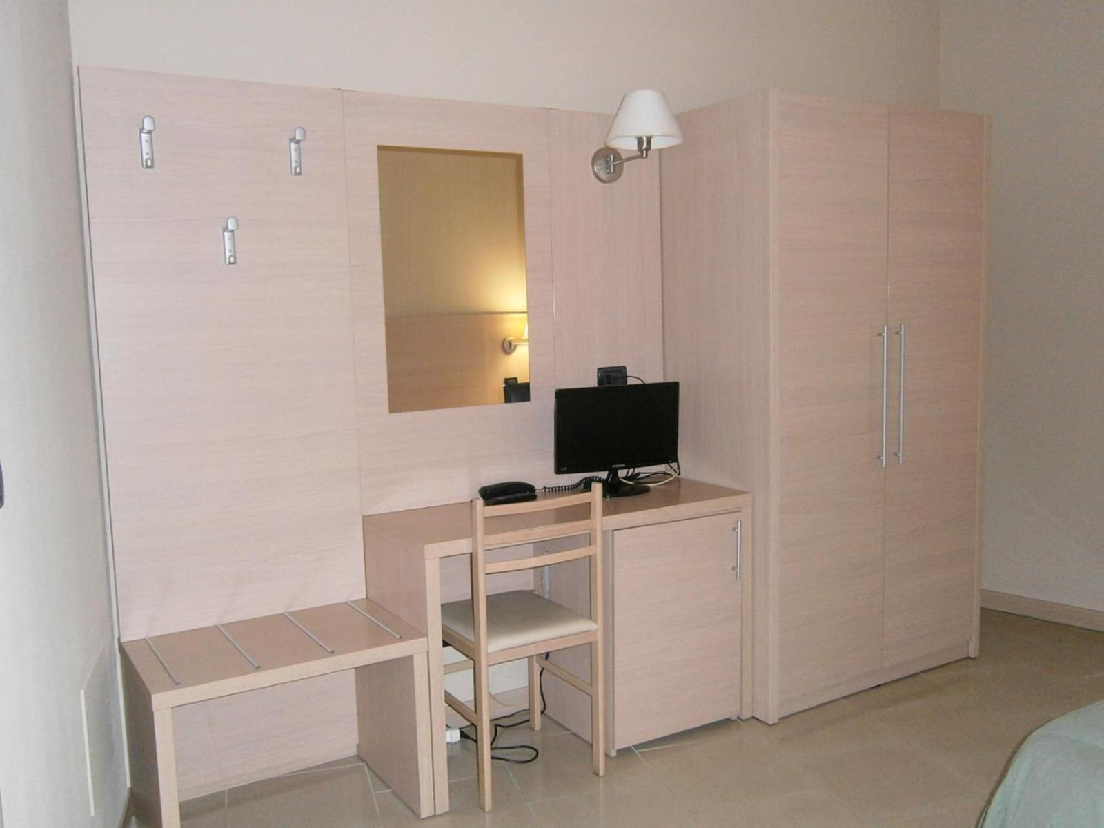 Double or Twin Room photo 2