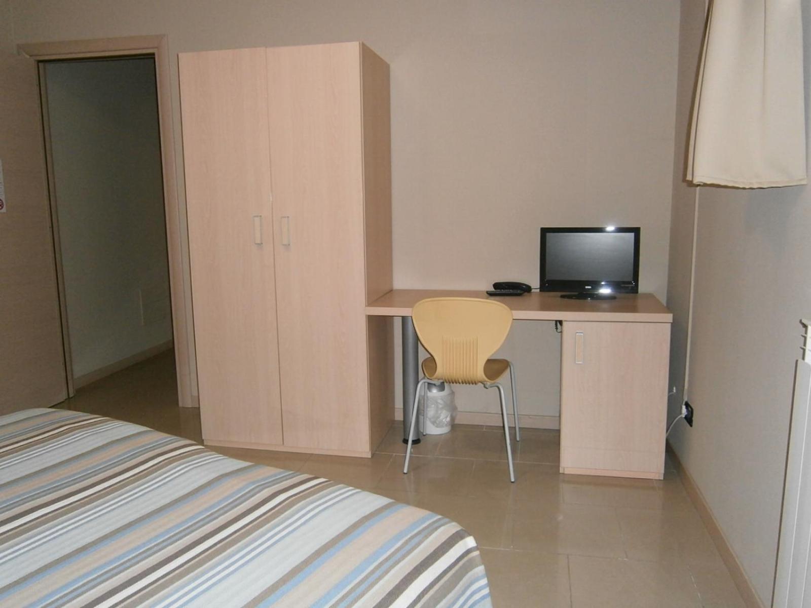 Double or Twin Room photo 3