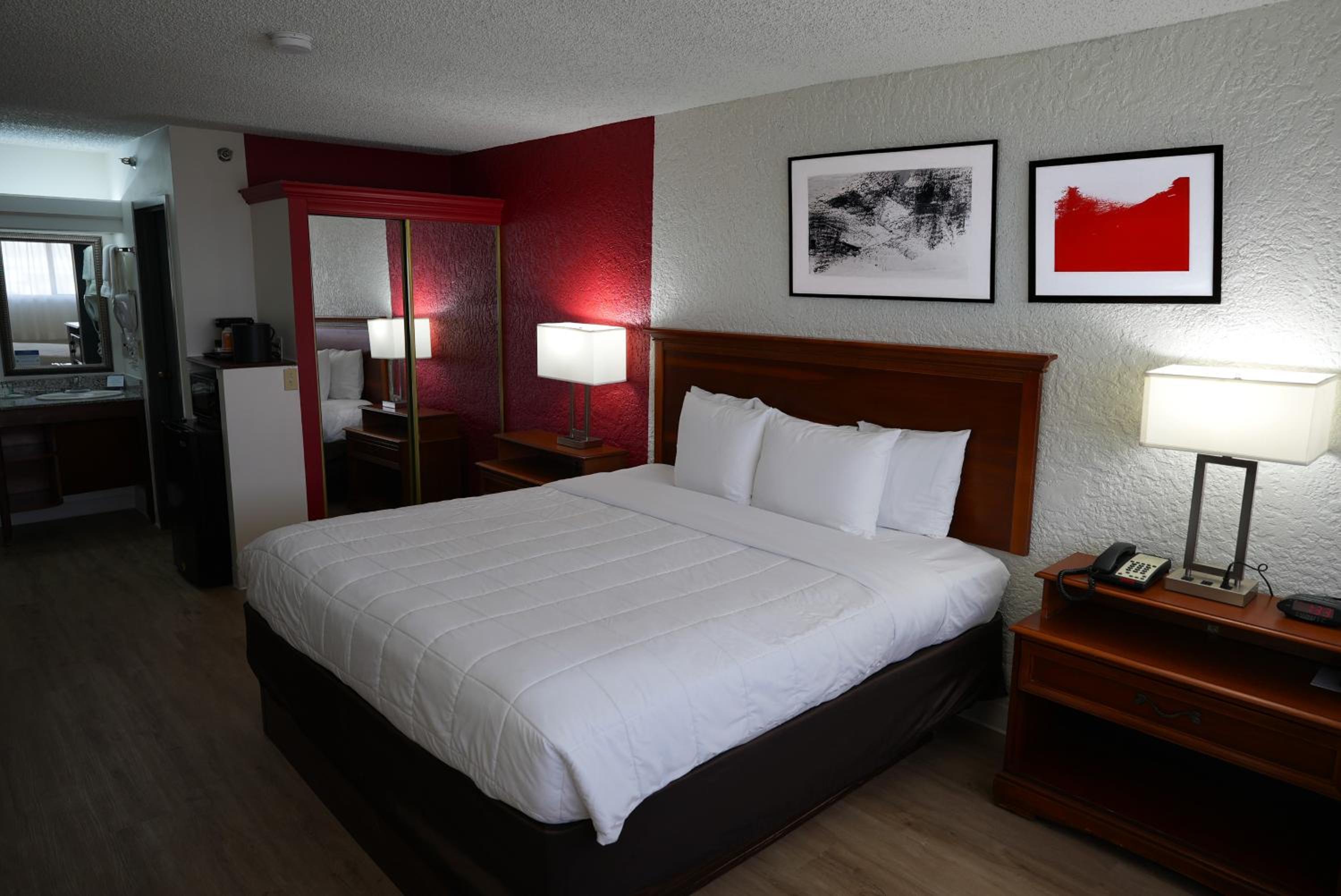 King Room - Non Smoking - Photo 1