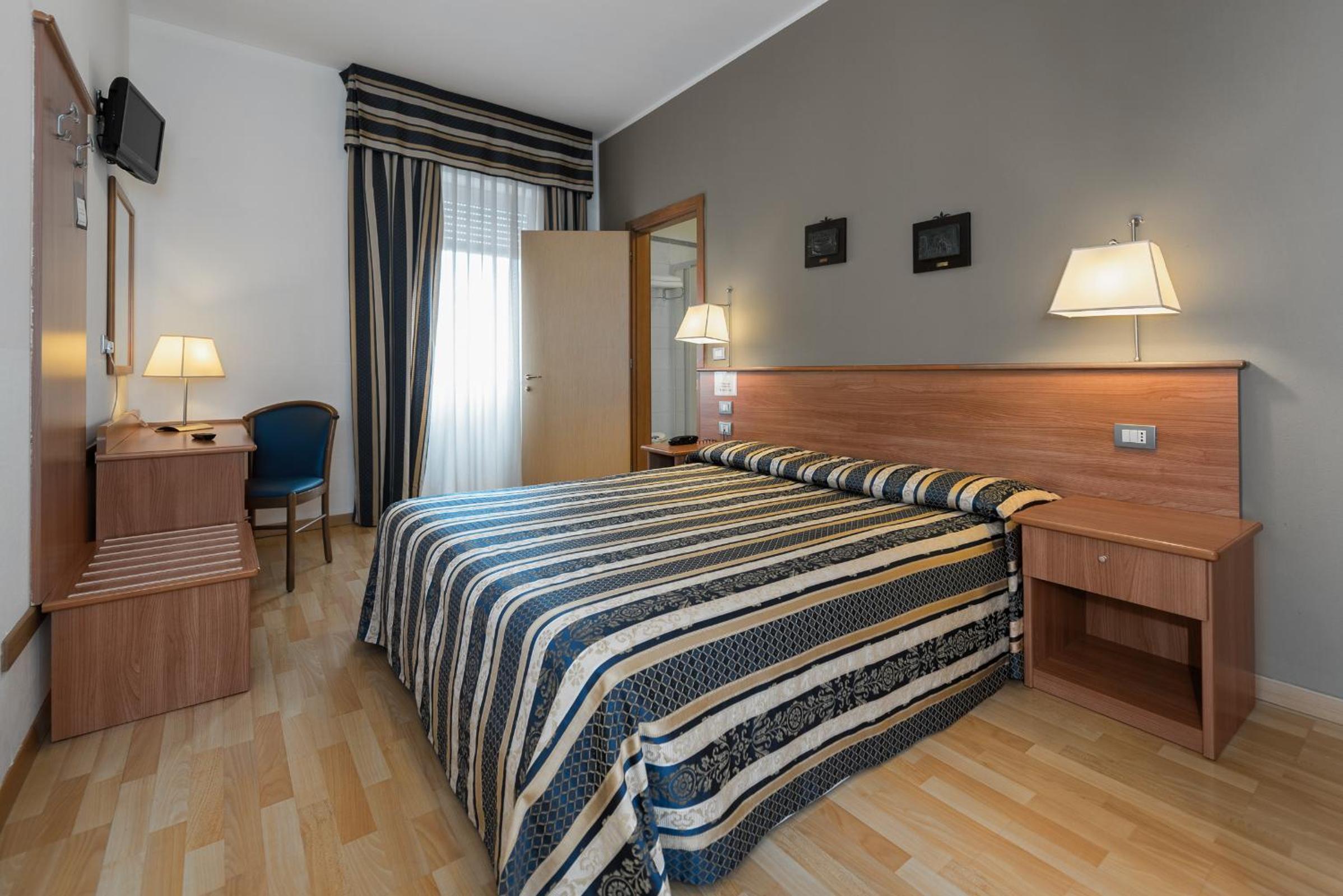 Double or Twin Room photo 2