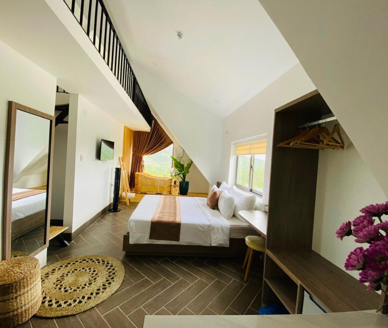 King Room with Mountain View - Photo 1